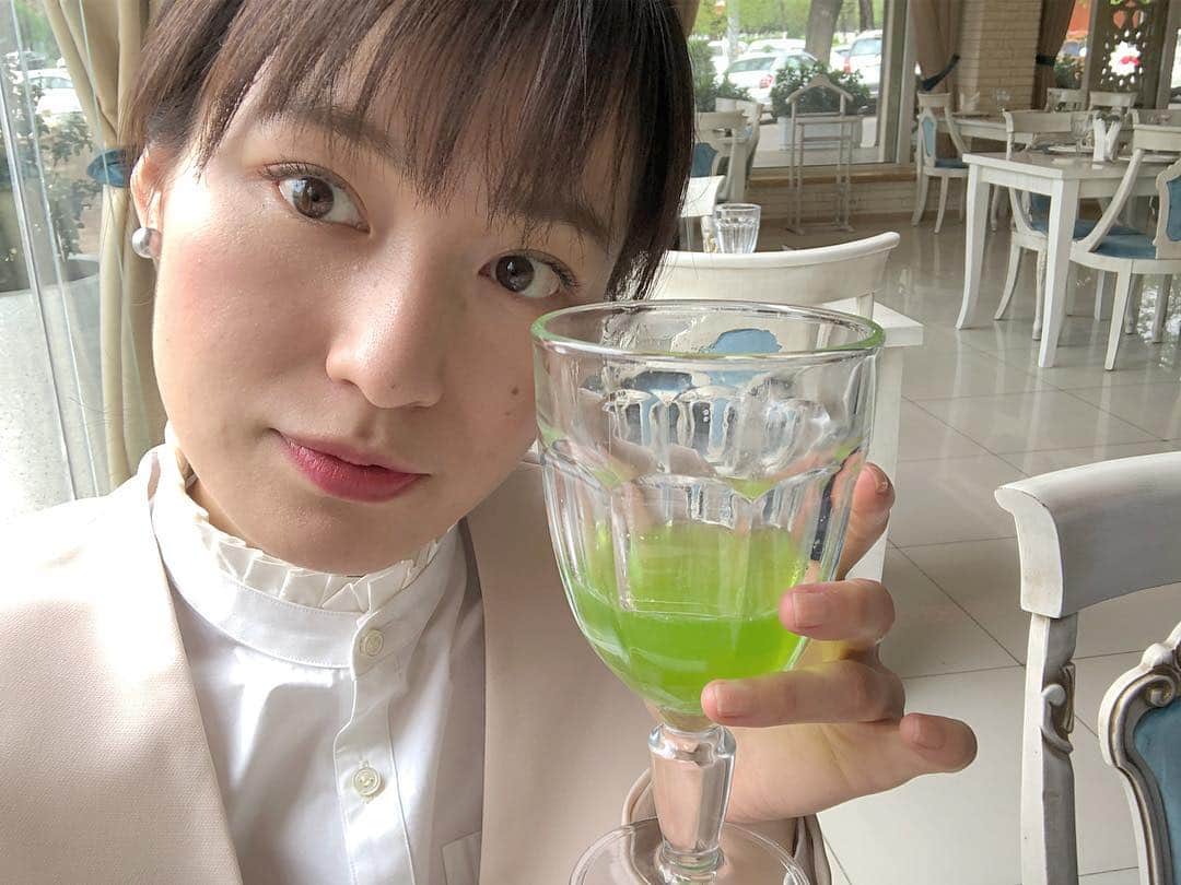 平田薫さんのインスタグラム写真 - (平田薫Instagram)「緑の飲み物。 美味しいよ！これでナチュラルなカラーらしい！😲」4月3日 17時36分 - hiratakaoru1215