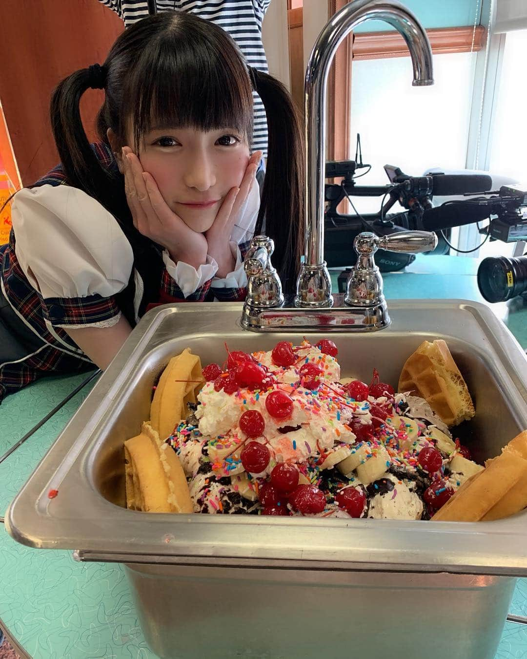 もえのあずきさんのインスタグラム写真 - (もえのあずきInstagram)「キッチンシンクアイス🍨inアメリカ🗽  #キッチンシンクアイス#kitchensinkicecream #メガ盛り#デカ盛りパフェ #デカ盛り#大食い#newyork」4月3日 17時52分 - moeazukitty