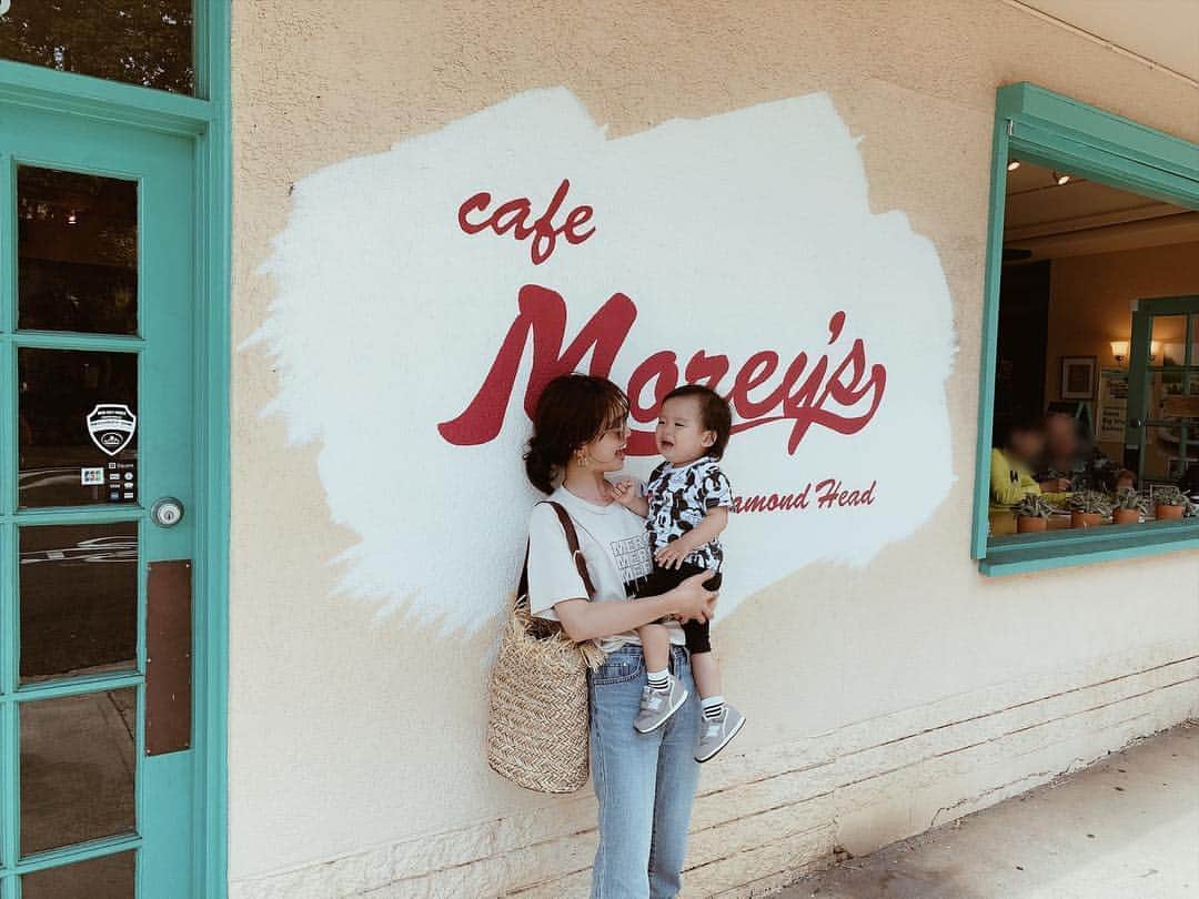のインスタグラム：「前を通って気になっていた、 @cafemoreys へ🍴 フライドライスすごく美味しかった☺️ ガーリックシュリンプをトッピングしました🦐 あとはプレーンのパンケーキ🥞 メープルシロップ×バター×パンケーキのコラボレーションはやっぱり裏切らない美味しさ😋 ・ ・ ・ #cafemoreys #カフェモーリーズ #ハワイ #Hawaii #hawaiilife #ハワイ生活 #ハワイ暮らし #ハワイグルメ #ハワイランチ」