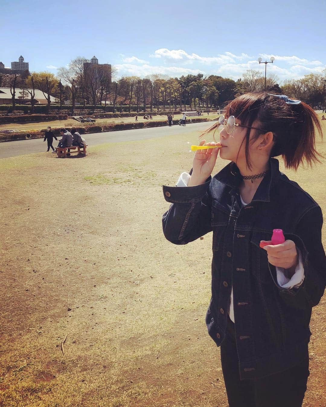 秋田知里さんのインスタグラム写真 - (秋田知里Instagram)「‪毎年恒例の家族での花見をしてきました！楽しかった〜🤗✨シャボン玉下手くそマン！！！‬」4月3日 17時48分 - akitachisato_official