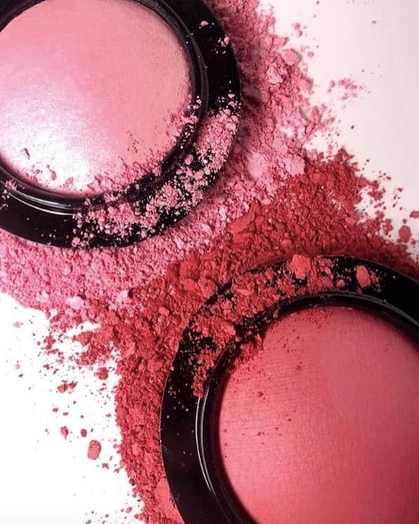 M∙A∙C Cosmetics Japanのインスタグラム：「⠀ チークひとぬりで、ぱっとカンタンに！フレッシュメイク✨ 時短メイクをしたい方にもオススメ...+* #MACチーク #MAC時短メイク ⠀ REGRAM: @maccosmeticshk ⠀ ↓↓製品名↓↓ ⠀ [M·A·C ミネラライズ ブラッシュ] ⠀ (左から) ジャスト ア ウィスプ/ ハッピー ゴー ロージー⠀ ⠀ ⠀ ⠀ ⠀ ⠀ ⠀ #MACCosmeticsJapan #MACコスメ #MACCosmetics #MAC #コスメ #メイク #チーク #フレッシュ #フレッシュメイク #Cheek #CheekMakeup #Blush #時短メイク #時短」