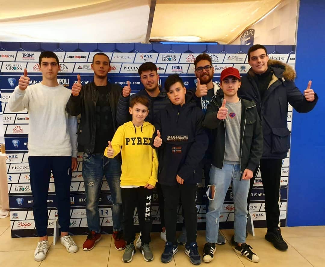 エンポリFCさんのインスタグラム写真 - (エンポリFCInstagram)「Davide, Diego, Francesco, Giorgio, Luca, Marco, Massimo, e Nicolò sono gli 8 finalisti dell'Empoli Esports Cup!  Questo pomeriggio prima di #EmpoliNapoli nell'area Hospitality del Castellani si svolgerà la Final Eight per scoprire che si aggiudicherà la Ps4 griffata Empoli FC ⚽️🎮」4月3日 18時00分 - empoli_fc_official