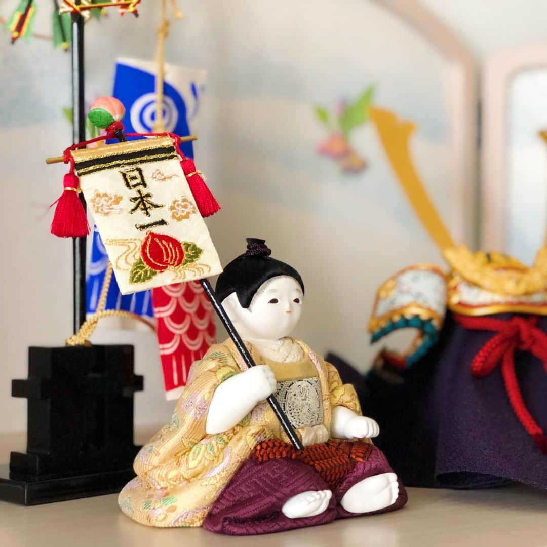 人形工房ふらここ-雛人形 五月人形-さんのインスタグラム写真 - (人形工房ふらここ-雛人形 五月人形-Instagram)「. 日本一の桃太郎旗を手に持った、元気いっぱいの五月人形🍑 . 勇ましくも愛らしいまなざしで、お子様の健やかな成長を見守ります☺ - ＊貴（とうとさ）No,171＊ - #ふらここ #ママリ #赤ちゃん #コドモノ #インテリア #男の子ママ #女の子ママ #赤ちゃんのいる生活 #プレママ #こどものいる暮らし #初節句 #ハピベビ #こどもの日 #端午の節句 #兜 #こどもの日 #子供の日 #五月人形」4月3日 18時00分 - furacoco_official
