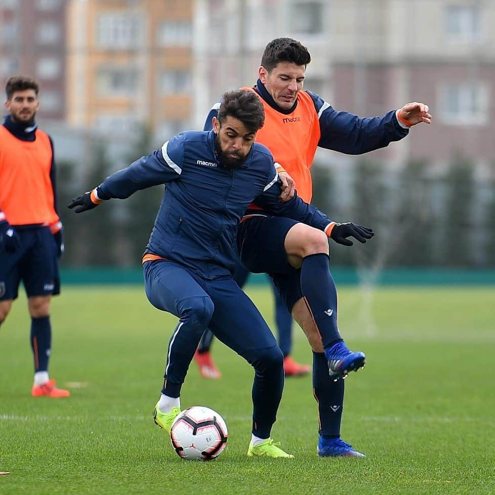 ジュニオール・カイサラさんのインスタグラム写真 - (ジュニオール・カイサラInstagram)「Mais um dia de trabalho concluídoo 👍🏼🏆🇹🇷⚽ @ibfk2014」4月3日 23時25分 - juniorcaicara