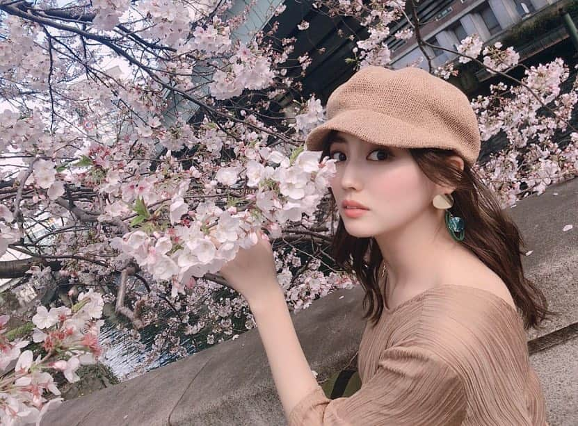 岩﨑名美さんのインスタグラム写真 - (岩﨑名美Instagram)「お花見。中目黒ではなく上野が定番なのです🌸🍡 #お花見  #上野公園  #桜  #🌸」4月3日 23時27分 - nami_iwasaki