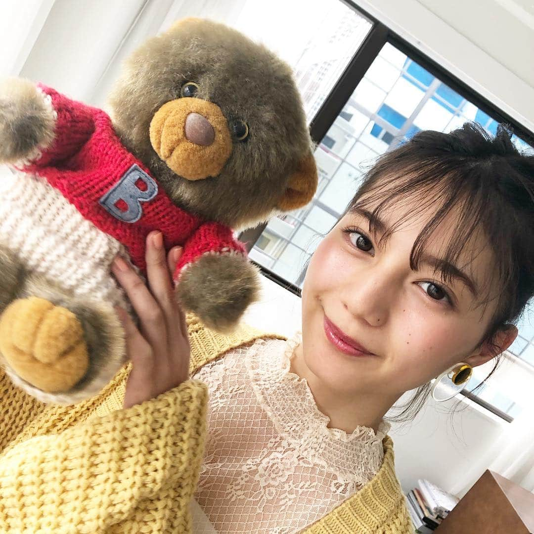 Seventeenさんのインスタグラム写真 - (SeventeenInstagram)「こさかなとくま🐠🧸﻿ 4/1に発売したばっかりのSeventeen5月号のどこかに、こさかなが抱っこしてるこのくまさんがいます。﻿ どこでしょーか🧸💕？﻿ ﻿ #Seventeen5月号 #STニュース いつかの#Seventeen撮影中 #小坂菜緒 #こさかな #日向坂46 #キュン」4月3日 18時01分 - seventeenjp_mag