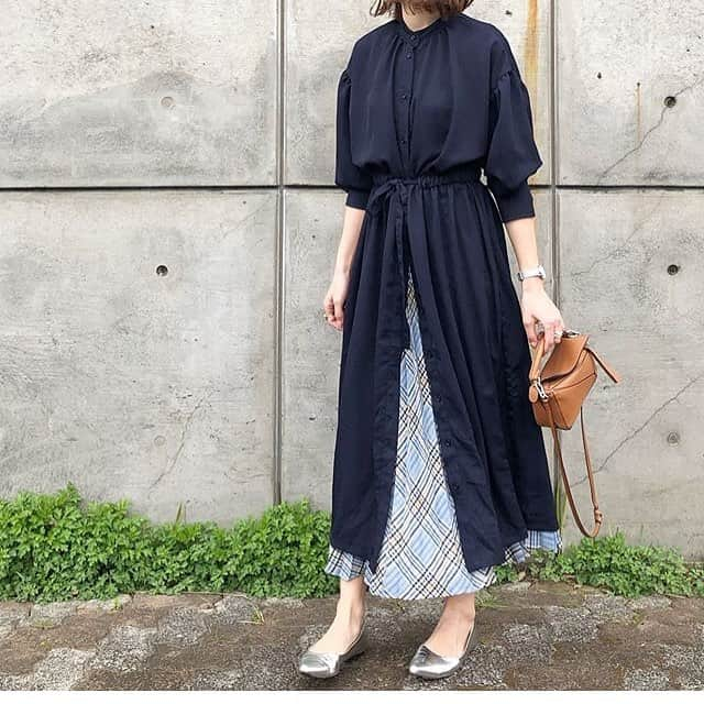 ur'sさんのインスタグラム写真 - (ur'sInstagram)「. . 【 style share 】 スタンドカラーシャツガウンワンピース 品番:BTXU0513 ¥4,990+tax . @mmk__56 様、素敵なコーディネートをありがとうございます！ 下部ボタンを空けたコーディネートでこなれ見せにもできるワンピースです☺✨ 4/5(金)10:59まで店内全品に使える2BUY10%OFFクーポン配布中ですので 今ならお得にお買い求め頂けます❤️ . STYLE SHARE 募集中！ ハッシュタグは『#urs_styling』 素敵な着こなしは、紹介させて頂くことがあります。 . #urs_official #ユアーズ #レディース #fashion #コーディネート #ワンピース #ガウン #2way . . #Repost @mmk__56 ・・・ 2019.4.1 . . 今日から4月🌸早いなぁ〜😂 @urs_official の#スタンドカラーシャツガウンワンピース 、なんとなく第1ボタンまで閉めて着たい気分だったのでこんなコーデに🙌🏻色んな着方が楽しめそうでさ🥰 . ワンピース… @urs_official  #ママコーデ#ママファッション#今日の服#今日のコーデ#着回しコーデ#プチプラコーデ#シンプルコーデ#ロカリ#大人カジュアル#locari#ootd_kob#mamagirl#mamagirl_sugotoku#urs_styling#urs_official#ユアーズ#プリーツスカート#春服コーデ」4月3日 18時02分 - urs_official