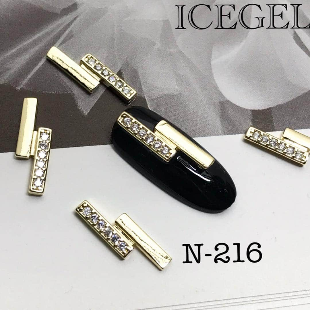 Icegel Nailさんのインスタグラム写真 - (Icegel NailInstagram)「아이스젤 NEW 파츠 N-216 . - 파츠하나로 파츠 두개의 효과!! 블링블링한 시크포인트 파츠. - 📌구매는 사진에 태그 클릭. -  아래 ⬇️사이트에서 부탁드려요^^. - 쇼핑몰 -->www.icegel.co.kr  문의 -->031-904-6415. - 대구.경북담당:010-4927-8301 (이진현부장) . 서울.경기.제주:010-3589-9639(윤민부장) _」4月3日 18時06分 - icegelnail