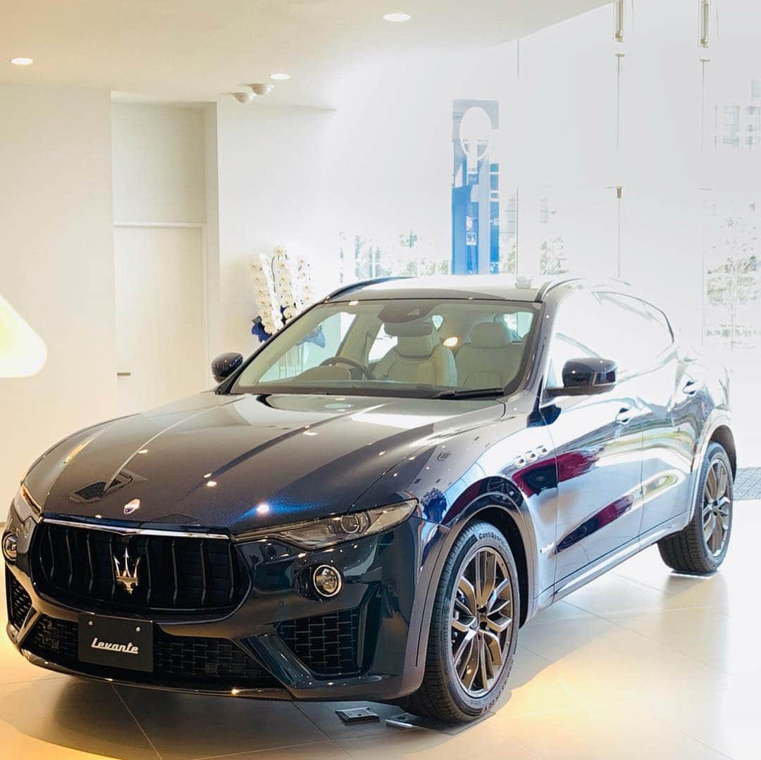 坂田陽子さんのインスタグラム写真 - (坂田陽子Instagram)「#leaders の取材で 北関東最大級の @maseratijp ショールームへ。 ・ 憧れのマセラティのお話も興味深かったし、試乗もさせていただき夢のような時間でした😆 取材途中に、トラックでショールームにツナギを着て現れ、ポンっとマセラティ一台お買い上げされたおじいちゃん（失礼💦）がいらっしゃいました。格好良過ぎ👍😂😂 ・ 昨日は名古屋でリーダーズ。 #ブラザーミシン のミュージアムはまるでアートな博物館。 ・ 衣装 @tiara_melrose ・ ・ さて。 まもなく #newsevery 特集は #立ち入り禁止のその先 今回は、巨大ホテルの裏側に潜入します‼️ ・ ・ #間も無くoa #舞台裏 #潜入 #巨大ホテルの舞台裏」4月3日 18時06分 - yokosakata