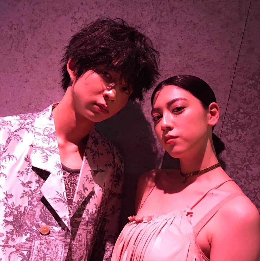 鈴木仁のインスタグラム：「@miyoshi.aa  hotel koeにて4月7日までポップアップをやってるそうです！是非！ #dior  #diormakeup  #dioraddict  #bediorbepink #チームアミューズ」