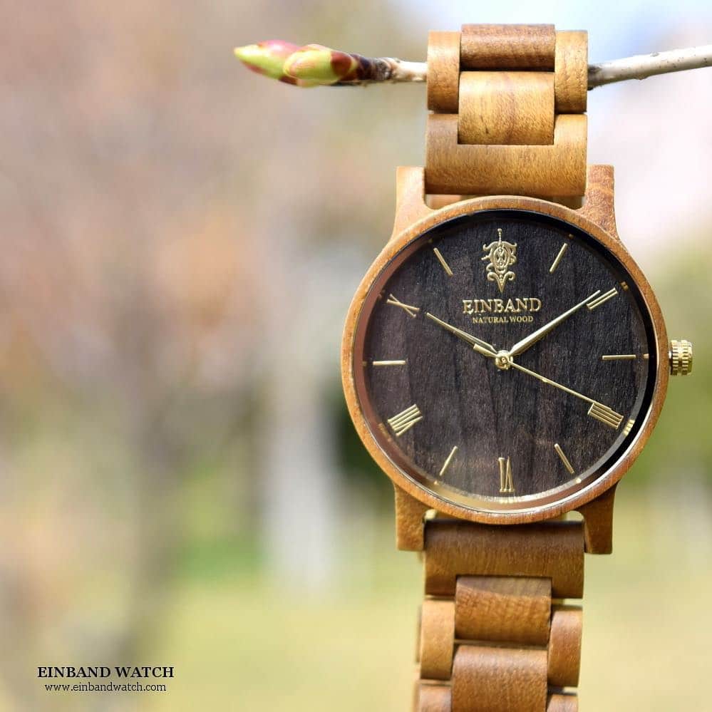 EINBAND -アインバンド-さんのインスタグラム写真 - (EINBAND -アインバンド-Instagram)「. EINBAND Reise -Teak & Gold- . 天然木を使用しているので 同じ模様や色味が世界に１つの オリジナルウッドウォッチ . #EINBAND #木製腕時計 #チーク #時計 #Reise #ウッドウォッチ #天然木 #絆 ————————————————— 《EINBAND Pinkoi shop》 . We deliver our products from Japan to the world. We look forward to serving you. #EINBAND #woodwatch  #woodenwatch #wood  #Couple #Present #Japanese  #watch #JAPAN #teak #happybirthday #cool . 我們可將商品從日本寄送至全世界。 歡迎大家前來選購。 #手錶 #鐘表 #木製手錶 #時裝 #禮物 #夫妇 #搭配 .」4月3日 18時14分 - einband_woodwatch