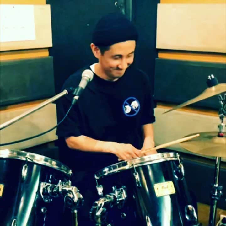おたこぷーのインスタグラム：「ドラム漫談 #9 電報 #おたこぷー #お笑い芸人 #ドラム漫談 #durm #drums #おタコのクセに #ミミトモ #ユッキー #むー #熊本 #天草 #福岡 #パルトランス #プーアンドムー #撮影 #ビートさとし」
