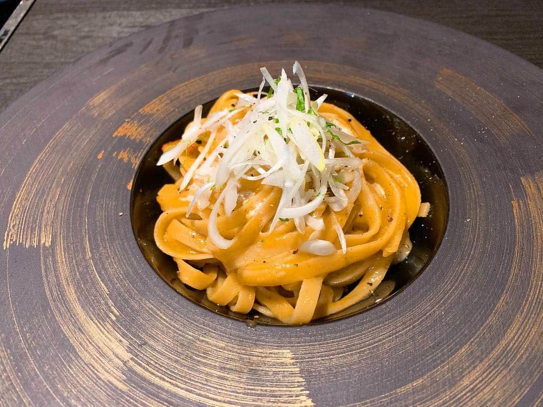 Japan Food Townさんのインスタグラム写真 - (Japan Food TownInstagram)「For those prawn lovers! Nabe Seizan's Special Hot Pot for April is this "Pwawn Dashi Nabe"! It comes with special rich prawn soup, A5 Wagyu beef / premium pork, assorted japanese vegitable, fresh lemon as condiment and Porridge. You can change the last Porridge to Ramen (+$5) and Prawn Cream Pasta (+$30) as well. Chef highly recommends that this Prawn Cream Pasta can be the best pasta in Singapore! You can enjoy this prawn nabe from $50- on weekdays. Why not try it?⁣⠀ ⁣⠀ エビ好きの皆様、4月の鍋セイザンのスペシャル鍋は、「エビ鍋」です！濃厚なエビのお出汁とセイザン特製の和風お出しの相性は抜群です！〆のお雑炊も美味しいのですが、ここは30ドルプラスして、是非エビクリームパスタに変更してみてください！お鍋から染み出した旨味をふんだんに吸ったパスタは、シェフがシンガポール一番なんじゃないかと豪語するぐらいのおいしさです。平日ですと50ドル～お楽しみいただけます。皆様のお越しをお待ちしております。 ⁣⠀ ⁣⠀ #nabeseizan #prawndashinabe #special #prawn #nabe⁣⠀ #japanfoodtown #japanesfood #eatoutsg #sgeat #foodloversg #sgfoodporn #sgfoodsteps #instafoodsg #japanesefoodsg #foodsg #orchard #sgfood #foodstagram #singapore #wismaatria #ジャパンフードタウン #シンガポール #鍋セイザン #スペシャル鍋 #エビ鍋 #エビクリームパスタ #おすすめ ⁣⠀」4月3日 18時23分 - japanfoodtown