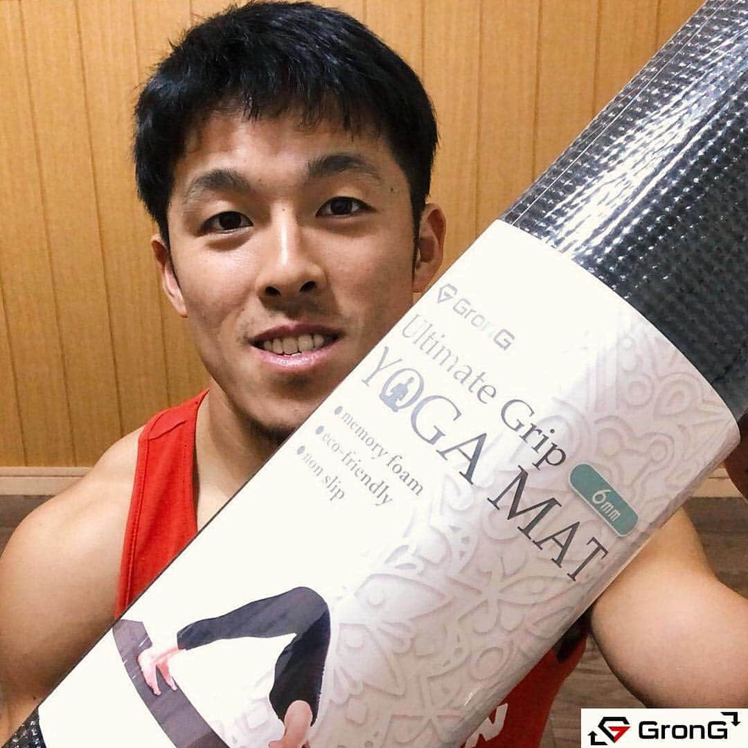 GronG(グロング)さんのインスタグラム写真 - (GronG(グロング)Instagram)「#Repost  本投稿は、#GronGアンバサダー である @agocchi_fit 様のご投稿のリポストです。 @agocchi_fit 様有難うございます。 ------------------------------------------------ “今日は @grong.jp の#ヨガマット の紹介です！ . このヨガマットは滑りづらいのでストレッチやトレーニングに最適です(´∀｀) 僕も疲労が溜まってるときはストレッチをやりますけどこのヨガマットにしてから地面の硬さに苦しむことなくストレッチできています！ かなり厚い生地なのでオススメです👍 . また僕の身長よりも長いので寝転がれます(o^^o)（笑） . 引用：https://www.instagram.com/p/BvOCBNFHIqM/” ------------------------------------------------ . . #GronG #グロング #yoga #yogamat #ヨガ #ホットヨガ #ヨガインストラクター #ヨガスタジオ #朝ヨガ #ヨガライフ #ヨガレッスン #ヨガ教室 #ヨガポーズ #ヨガ講師 #ヨガ好きな人と繋がりたい #トレーニング #training #筋トレ #ワークアウト #フィットネス #fitness #トレーニー #筋トレ男子 #筋肉 #ボディメイク #筋肉は裏切らない #ストレッチ」4月3日 18時30分 - grong.jp