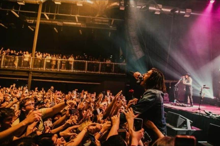 ホージアさんのインスタグラム写真 - (ホージアInstagram)「Thank you so much Oklahoma City! You were an outrageous crowd, see you again soon 🖤 📸 @christiantierney」4月3日 18時38分 - hozier