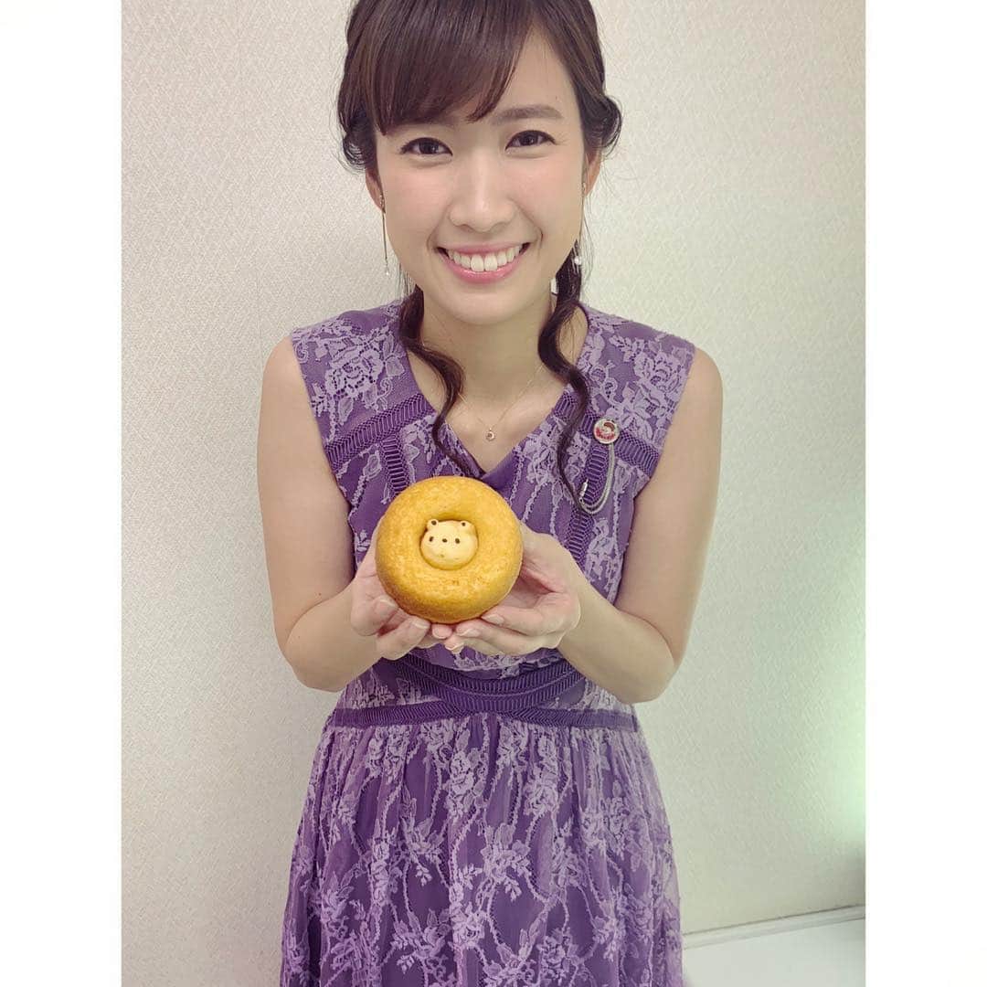 玉巻映美さんのインスタグラム写真 - (玉巻映美Instagram)「4月に入り、入社5年目になりました🌸センバツのアルプスリポートも気づけば後輩が担当していて、そういうところで5年目というのを実感したりしています😌笑 さて！4月最初のプレバトは、3時間スペシャルです🌸春の俳句タイトル戦「２０１９春光戦」と「春の水彩画コンクール２０１９」の二本立てですよ！木曜19:00！お見逃しなく😍 #プレバト！ ドーナッツは #差し入れ で頂きました(^^)」4月3日 18時48分 - eimi_tamamaki