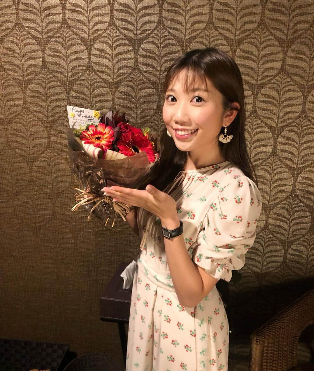 黒田菜月さんのインスタグラム写真 - (黒田菜月Instagram)「🎂平成最後の誕生日🎂 #4月3日生まれ #28歳 #独身アラサー  #ありがとうございます ❤️ #誕生日プレゼント #誕生日ケーキ  #きょうしか載せられない写真  #頭にケーキ #手には風船 #ご機嫌な人」4月3日 18時50分 - nyaaatsuki_krd