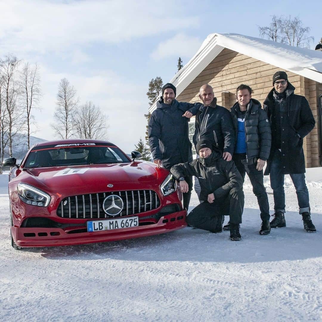 Mercedes AMGさんのインスタグラム写真 - (Mercedes AMGInstagram)「[Mercedes-AMG GT S | Fuel consumption combined: 11.5 l/100km | CO2 emissions combined: 262 g/km]  We celebrated our unique collaboration with @santoniofficial and created an ice-cold experience near the polar circle for their CEO, Guiseppe Santoni, and our guests @johanneshuebl and @andrehamann. Thanks to our brand ambassador and the AMG Driving Academy instructor @MaroEngel! Drifting on endless ice tracks was never so easy! ❄️ #MercedesAMG #Santoni #Santoni4AMG #AMGdrivingacademy #AMG #sweden #worldsfastestfamily #DrivingPerformance」4月3日 19時00分 - mercedesamg
