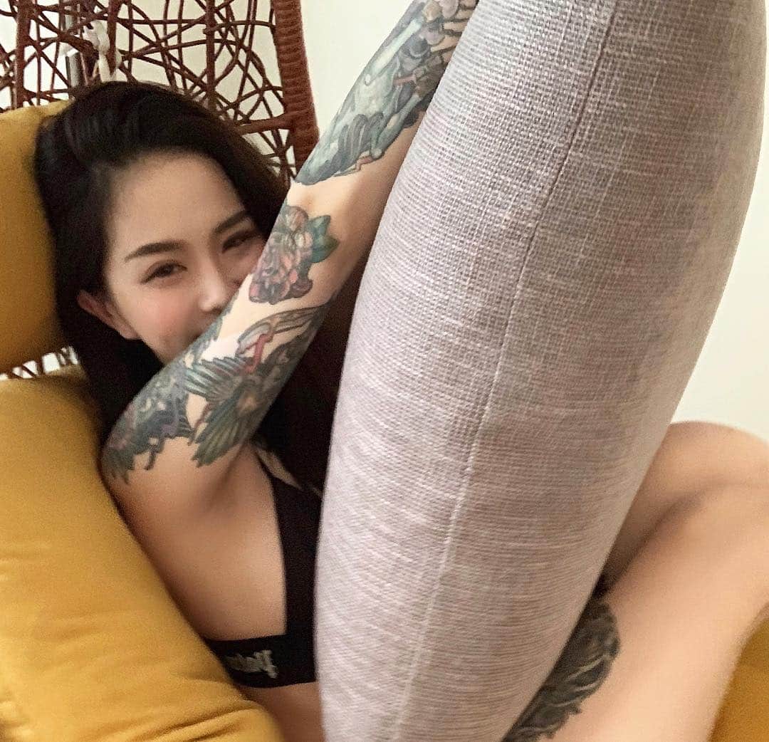のインスタグラム：「I need a vacation!  Work hard  Play hard Smile hard :))」