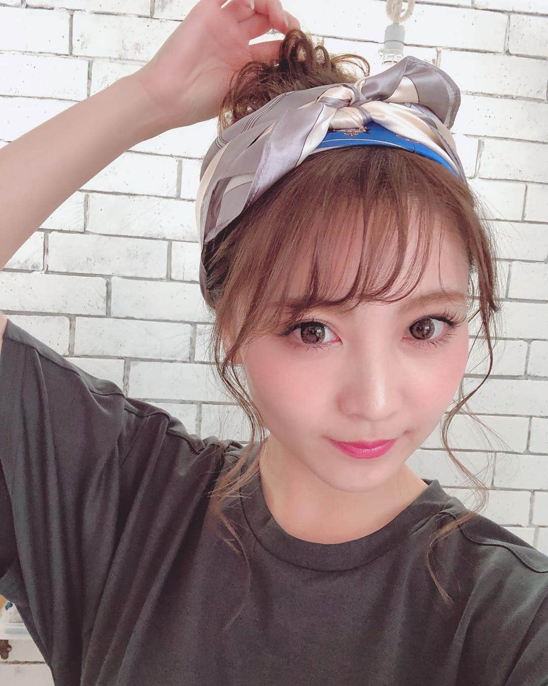 本谷紗己さんのインスタグラム写真 - (本谷紗己Instagram)「ストールうまく使える人になりたいなぁ🧸﻿ ﻿ 今週末、インスタミート参加します📷﻿ 白浜いきます🦖﻿ ﻿ .﻿ ﻿ 詳しくは﻿ @insta_wakayama ﻿ @instameet_wakayama ﻿ ﻿ ﻿ ﻿ #和歌山 #白浜 #カラコン #マツエク #ヘアアレンジ #アップヘア #ストールアレンジ #insta_wakayama #wakayama ﻿ #ヘアメイク #メイクアップ #さぴ和歌山」4月3日 18時58分 - sappyon38