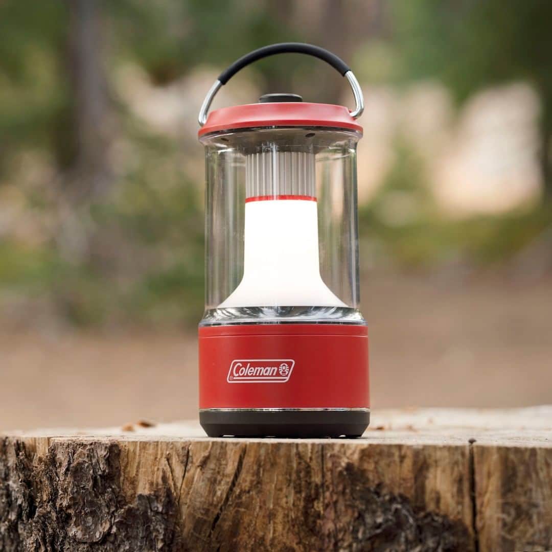 Coleman Japanのインスタグラム：「夜間の移動はもちろん、テント内で使用できる便利なLEDランタン。これから選ぶなら、消灯中の過放電を防ぎ、電池を長持ちさせる「バッテリーガード™シリーズ」がおすすめです💡」