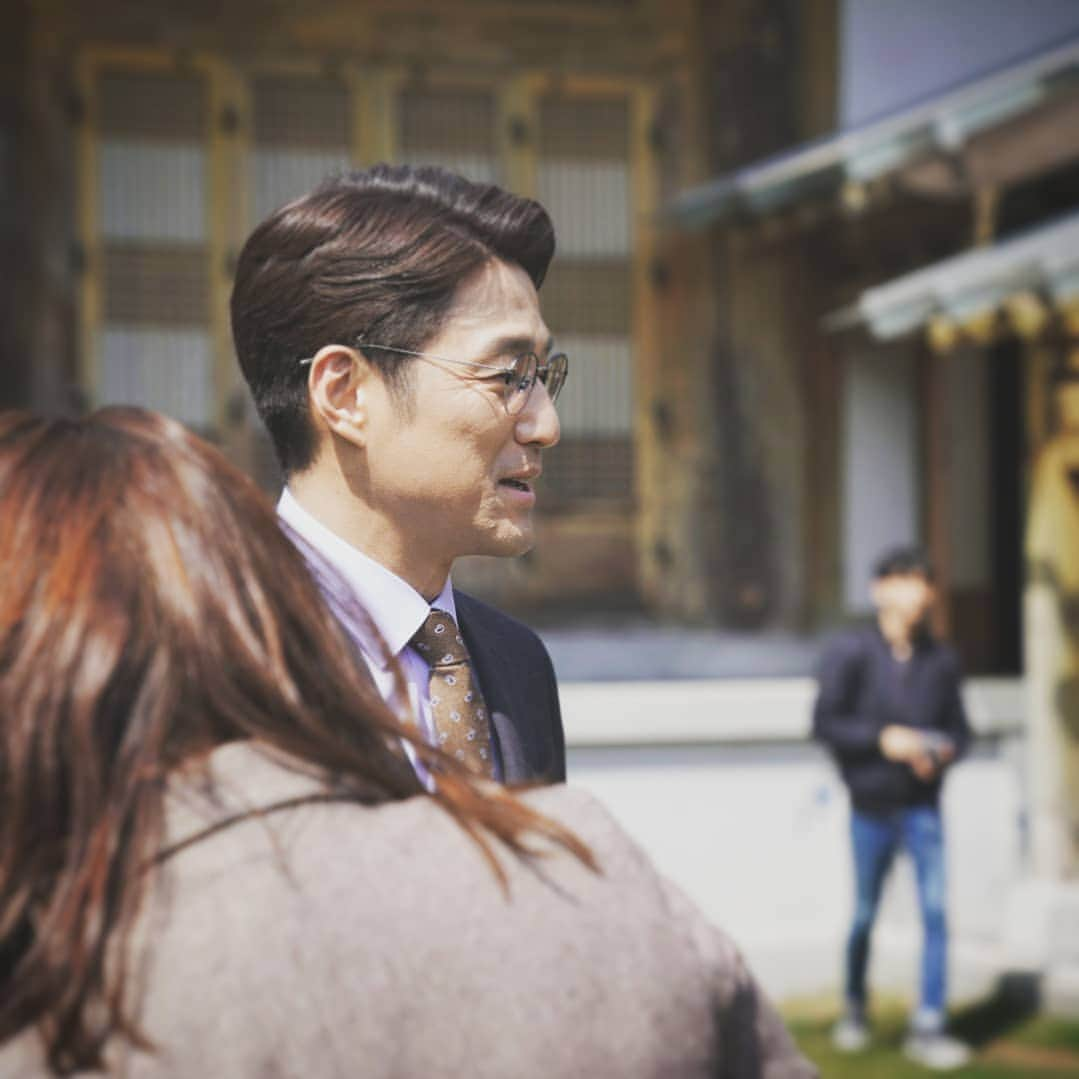 チ・ジニさんのインスタグラム写真 - (チ・ジニInstagram)「지정생존자」4月3日 19時10分 - actor_jijinhee