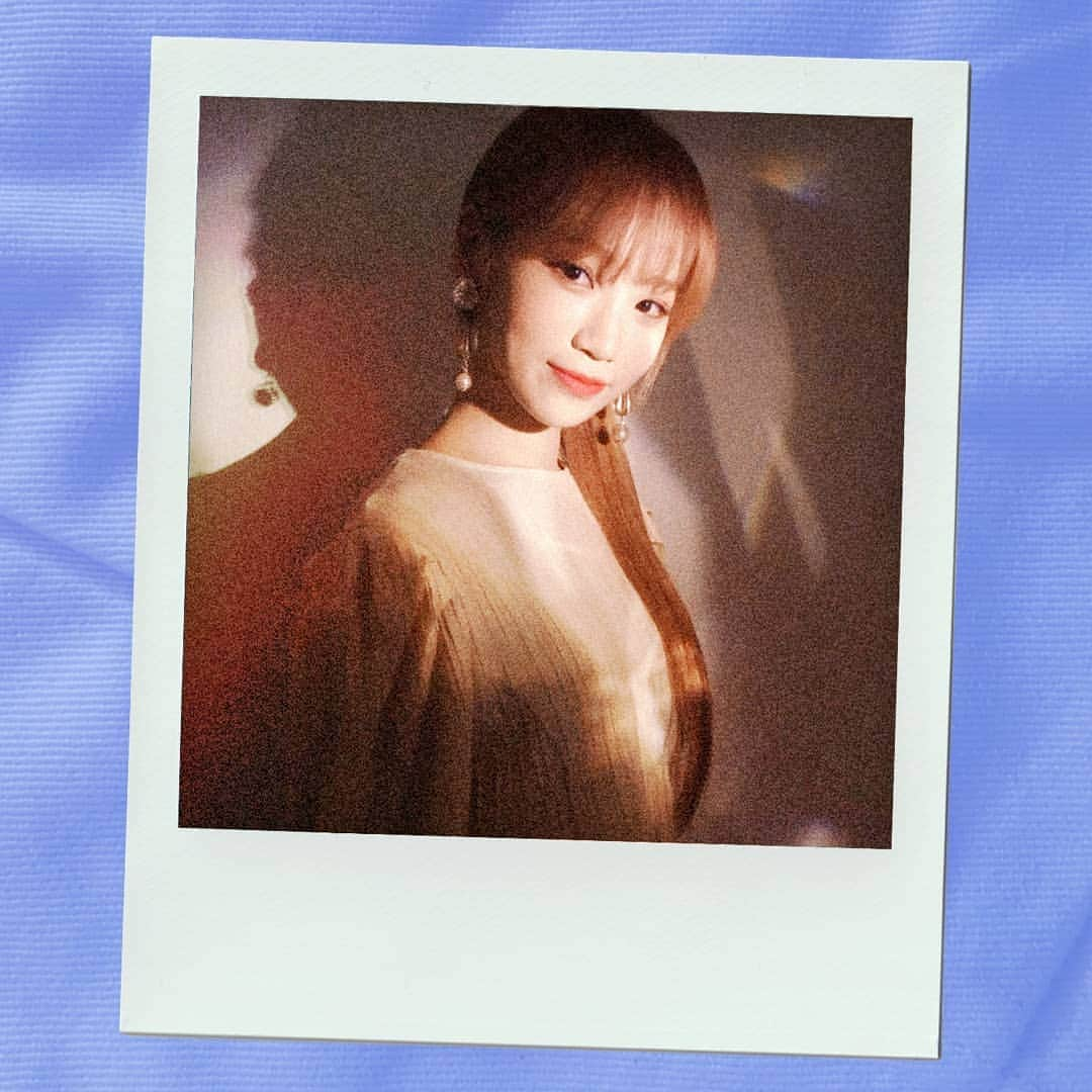 IZ*ONEさんのインスタグラム写真 - (IZ*ONEInstagram)「⠀⠀⠀ IZ*ONE HEART*IZ Blooming Sapphire ⠀⠀⠀ #채원 #비올레타 #Violeta #IZONE #아이즈원 #アイズワン」4月3日 19時02分 - official_izone