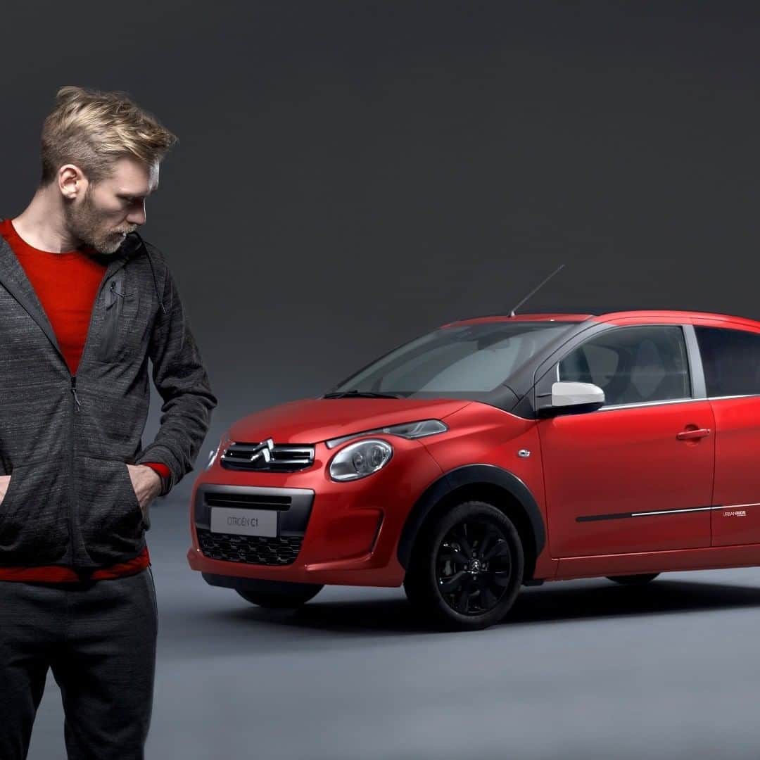 Citroënさんのインスタグラム写真 - (CitroënInstagram)「Urban and bold just like you !🏢✊🏼 Meet brand new Citroën C1 Urban Ride Special Edition in drop dead gorgeous Scarlet Red✨ #CitroënC1 #InspiredByYou」4月3日 19時03分 - citroen