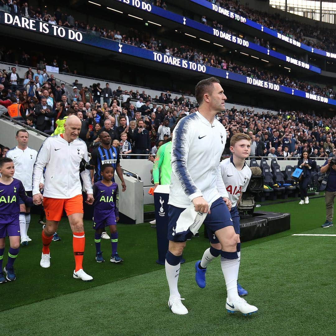 ロビー・キーンさんのインスタグラム写真 - (ロビー・キーンInstagram)「So this incredible stadium opens tonight I want to wish everyone @spursofficial the very best of luck and a huge congratulations 👏👏 #coys」4月3日 19時03分 - robbiekeane