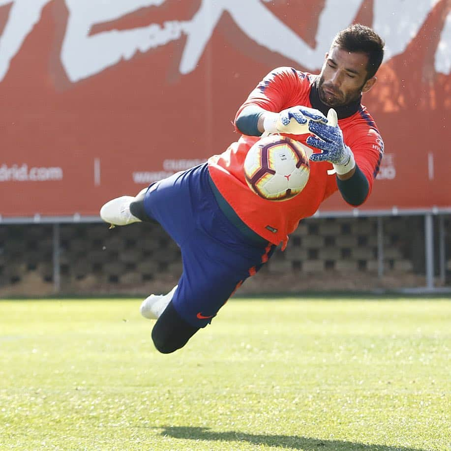 アトレティコ・マドリードさんのインスタグラム写真 - (アトレティコ・マドリードInstagram)「🕴🏻 #Entrenamiento #Training #Portero #Goalkeeper #AúpaAtleti #Atleti」4月3日 19時13分 - atleticodemadrid