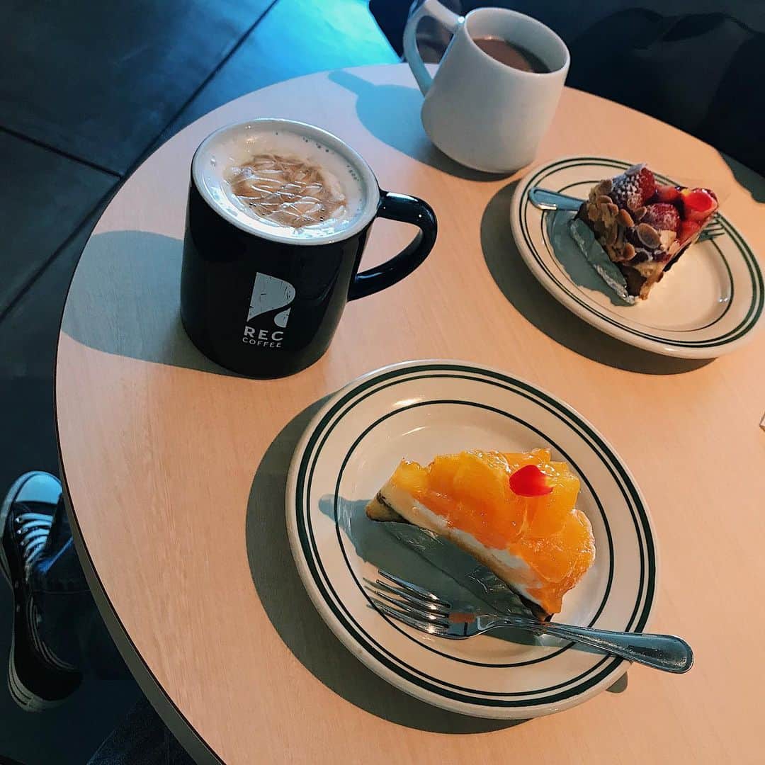 maai0528さんのインスタグラム写真 - (maai0528Instagram)「〻 HAPPY☺︎ いーっぱいご飯食べても デザートは別腹だよねw ． いつもイチゴ食べるけど 今日はオレンジタルトにした🍊 ． 甘酸っぱくておいちかった♡ ． ． #holiday #cafe  #coffee  #coffeetime  #sweet  #teamcafetokyo  #RECCOFFEE」4月3日 19時16分 - maai0528