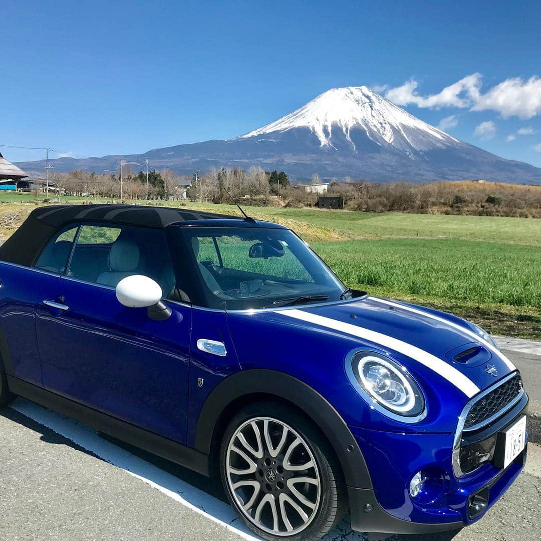 吉田由美さんのインスタグラム写真 - (吉田由美Instagram)「MINIと富士山  #ミニ#mini  #富士山  #ミニコンバーチブル」4月3日 19時17分 - yumi__yoshida