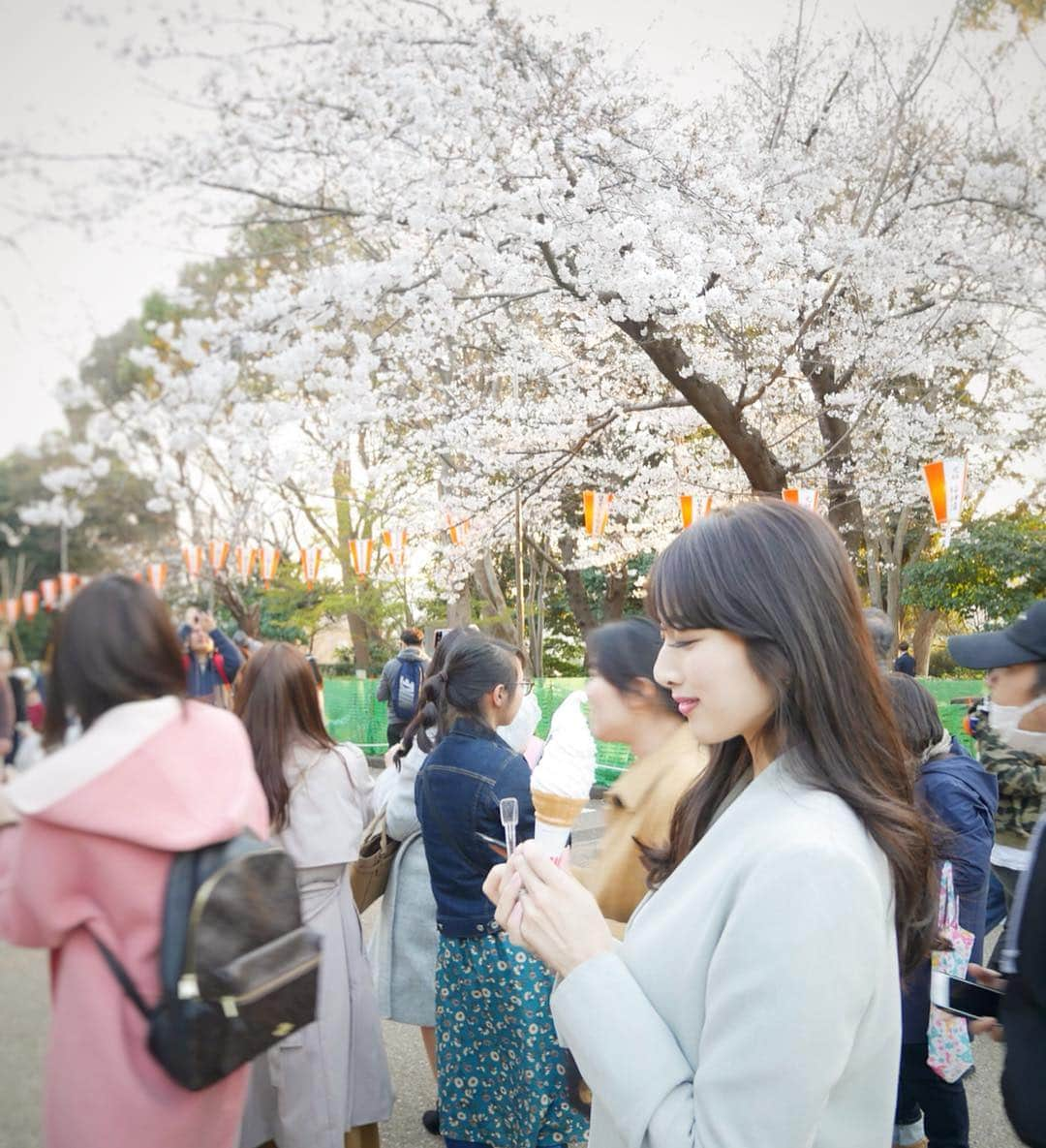 越馬千春さんのインスタグラム写真 - (越馬千春Instagram)「. お花見はラストかしら？🌸 今年もありがとう😊✨ . . #お花見 #花見 #🌸 #桜 #sakura #hanami #pink #ピンク #sakurapink #🍡#桜ソフト #🍦」4月3日 19時19分 - chiharukoshiba