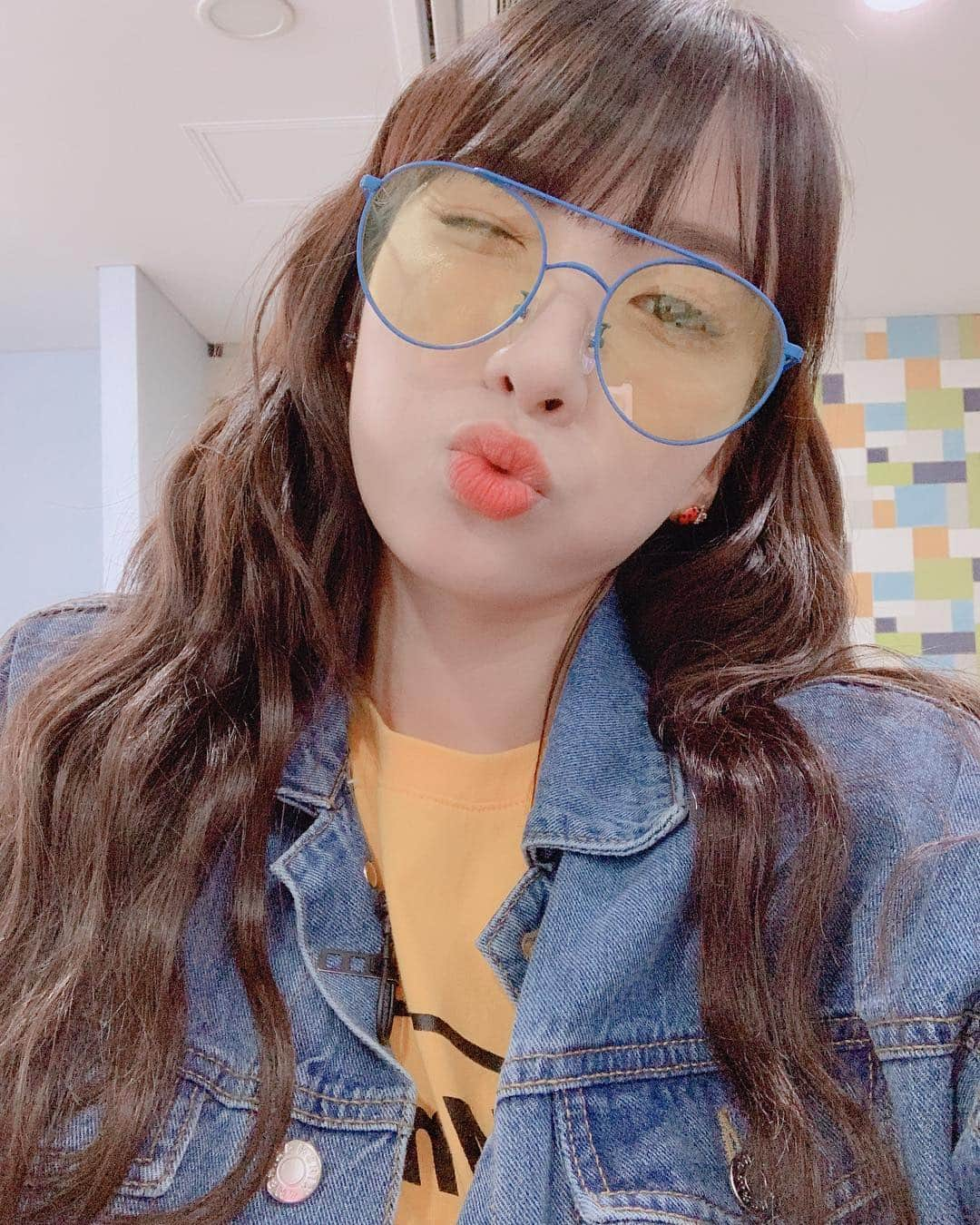 キム・ジスクさんのインスタグラム写真 - (キム・ジスクInstagram)「어플같은 안경ㅋㅋㅋㅋ😎 . #지숙 #Jisook」4月3日 19時20分 - jisook718