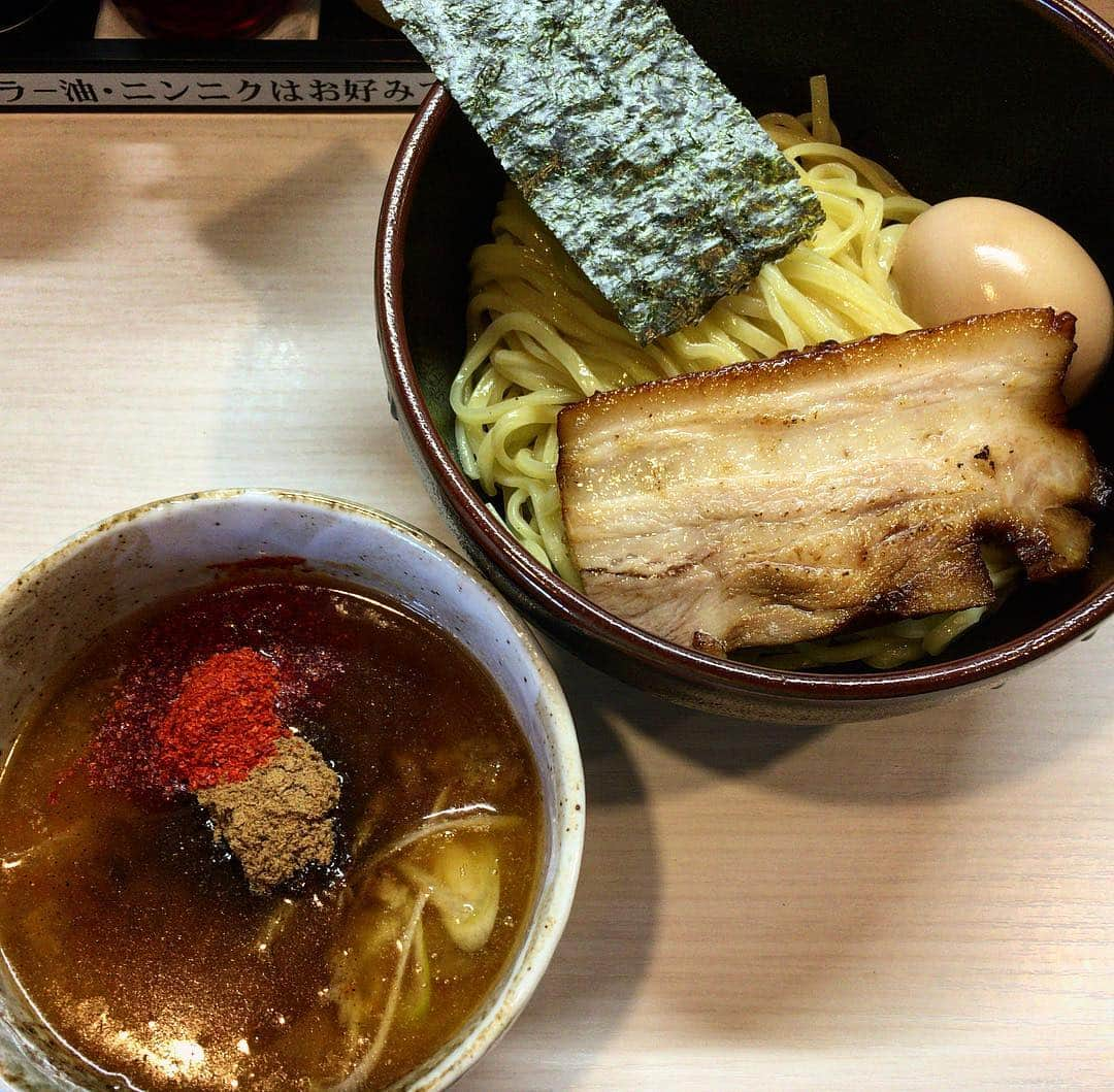 池内万作さんのインスタグラム写真 - (池内万作Instagram)「買い物がてらズズッとつけ麺を。 こんなところにこんなお店があったとは！ 美味しかった〜。 こっちの方きたらまた寄ろっと♪ ごちそうさまでしたm(_ _)m #麺でした」4月3日 19時23分 - mandeshita