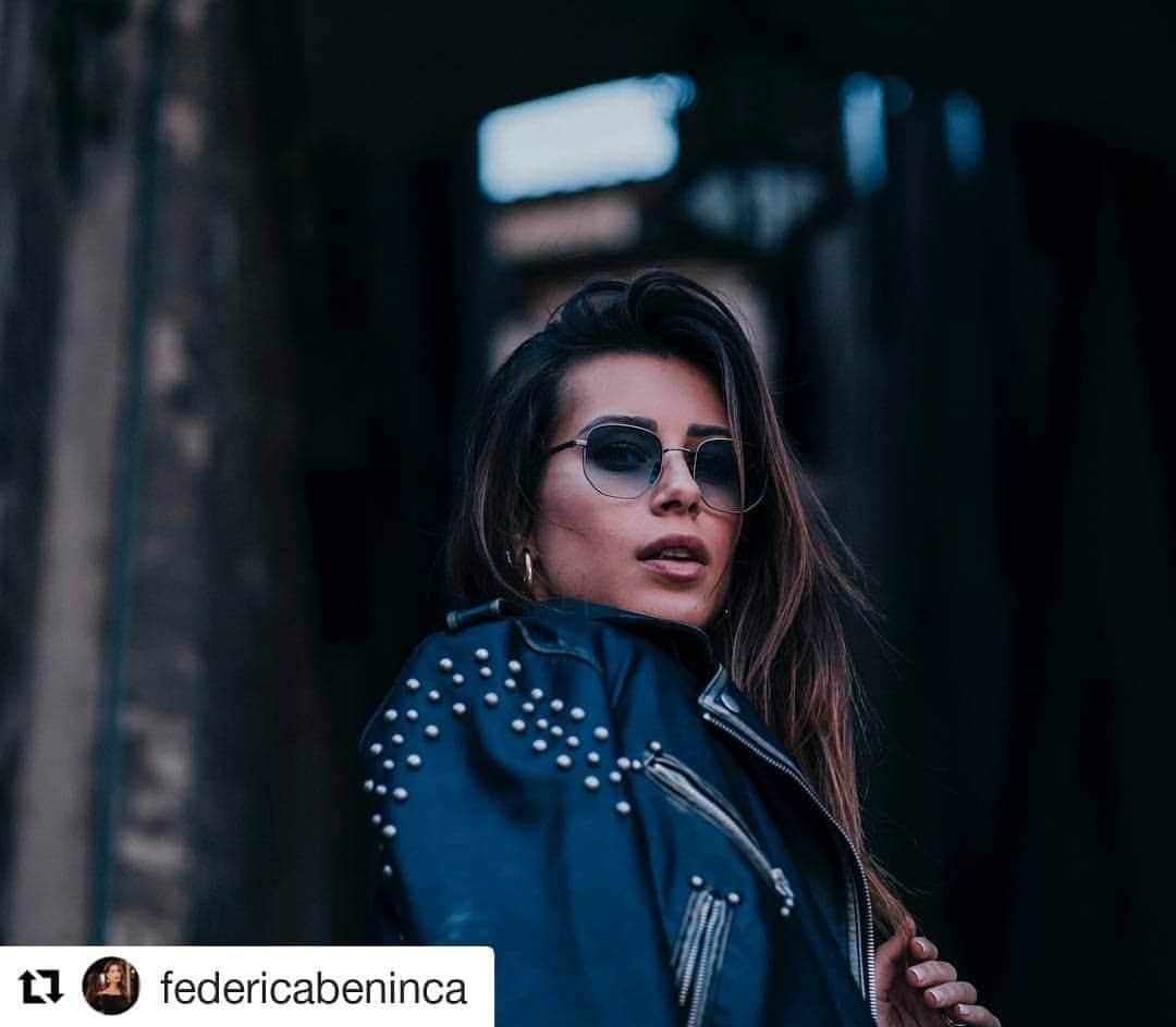 イタリア インディペンデントさんのインスタグラム写真 - (イタリア インディペンデントInstagram)「@federicabeninca wears @italiaindependentofficial laps collection!!! #Repost @federicabeninca (@get_repost) ・・・ ~ Che i vicoli di questa città, sapranno sempre un po’ di noi..🔒 #bambi #FB」4月3日 19時35分 - italiaindependent_japan