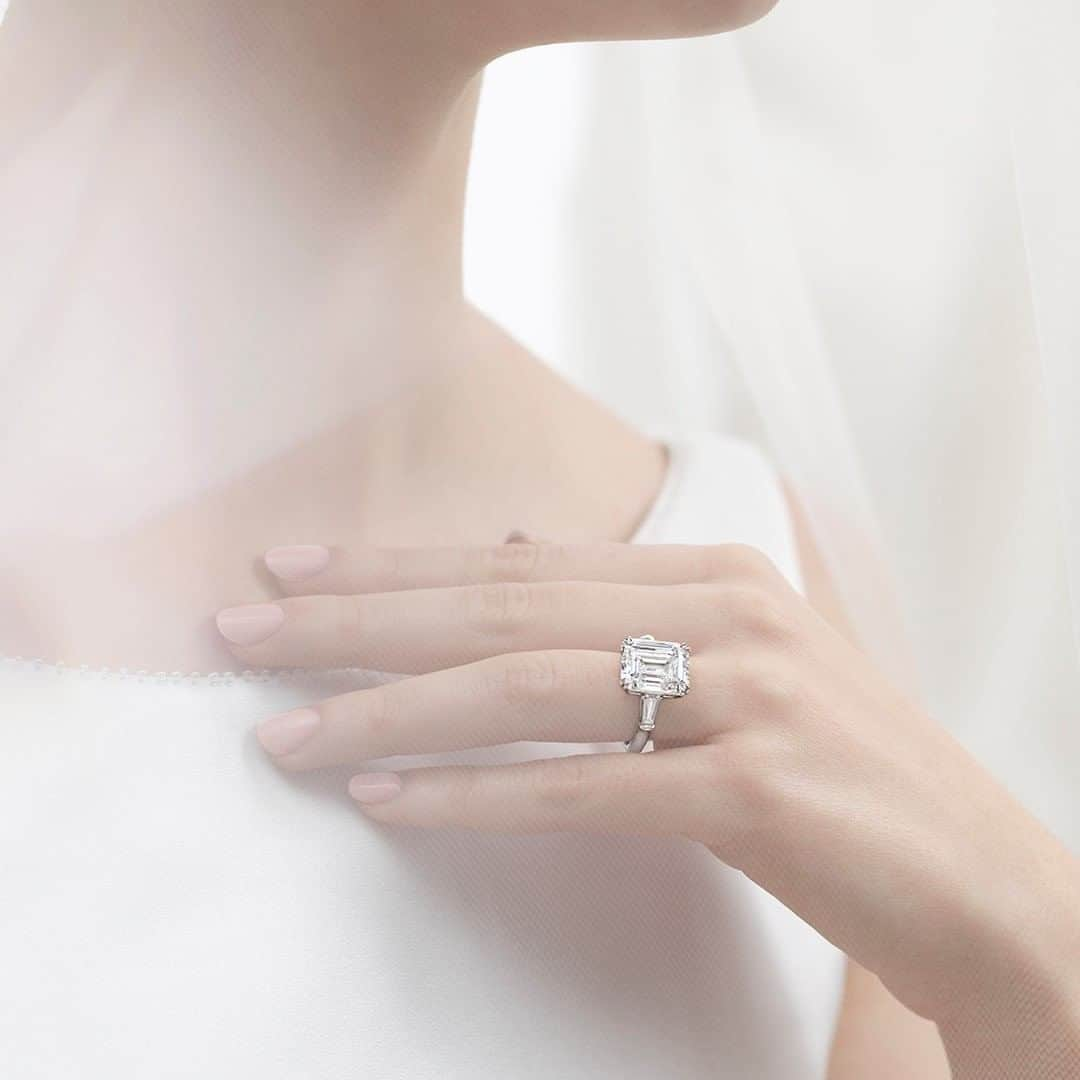 ハリー・ウィンストンさんのインスタグラム写真 - (ハリー・ウィンストンInstagram)「The simple sophistication and timeless style of a 10.24 carat Classic Winston™ Emerald-Cut #Diamond Engagement Ring vows to last for a lifetime of enduring love. Click the link in bio to discover details. #BrilliantlyInLove #HarryWinston #HighJewelry」4月3日 19時31分 - harrywinston