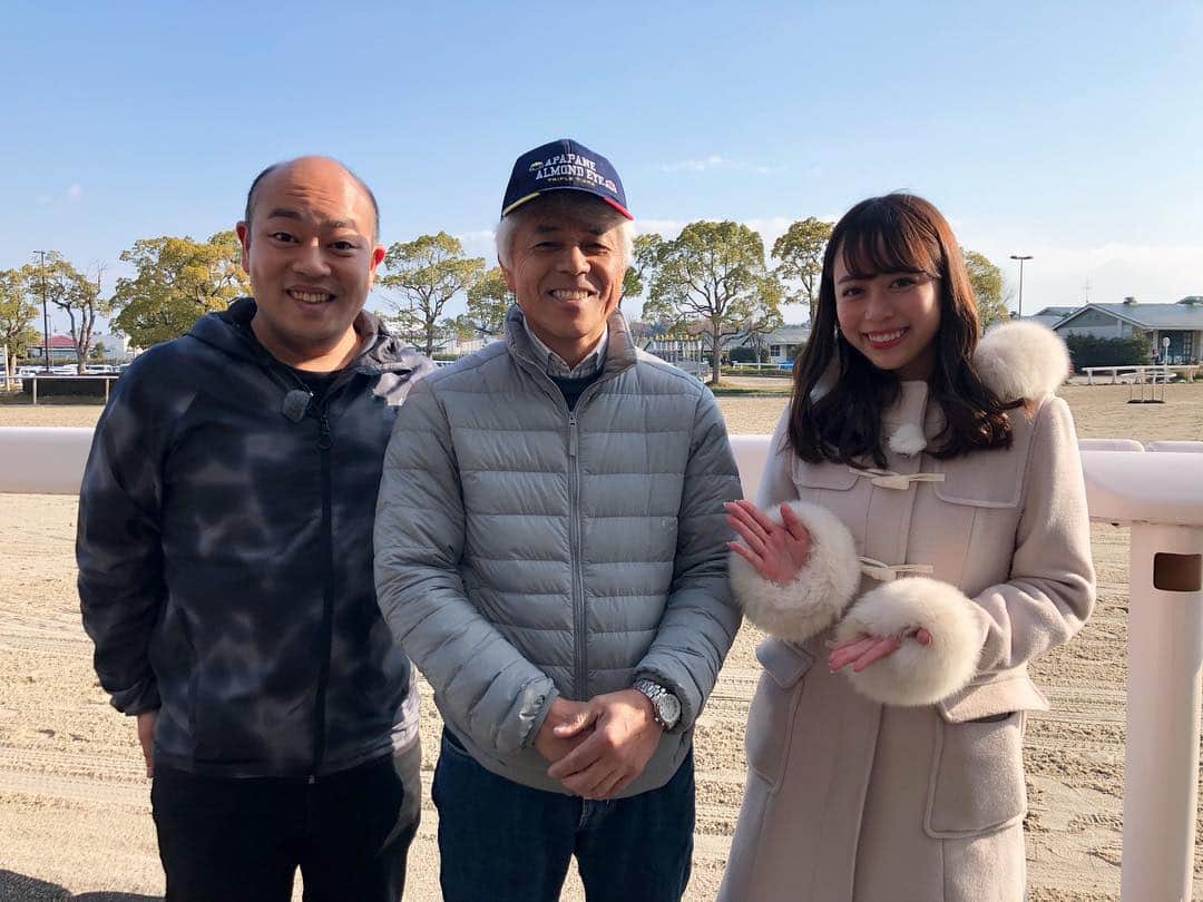 國嶋絢香のインスタグラム：「そして今日は、、 国枝栄調教師が栗東トレセンに🥳💞 先日、ドバイターフ🇦🇪を制したばかりのアーモンドアイについてお話を聞くことができました✨ まさか栗東でお会いできるとは🥺 いつもTVで見ている素敵な笑顔が見られて嬉しかったです❤️ . 長らく栗東に滞在しながら今回の桜花賞に挑むレッドアステルにも注目ですね👀👌🏽 . #アーモンドアイの取材が出来る日が来るとは #林さんも私も終始興奮気味 #いつも見てる通り素敵な笑顔で優しいお方でした  #またいつかよろしくお願いします #SMILE ☻」