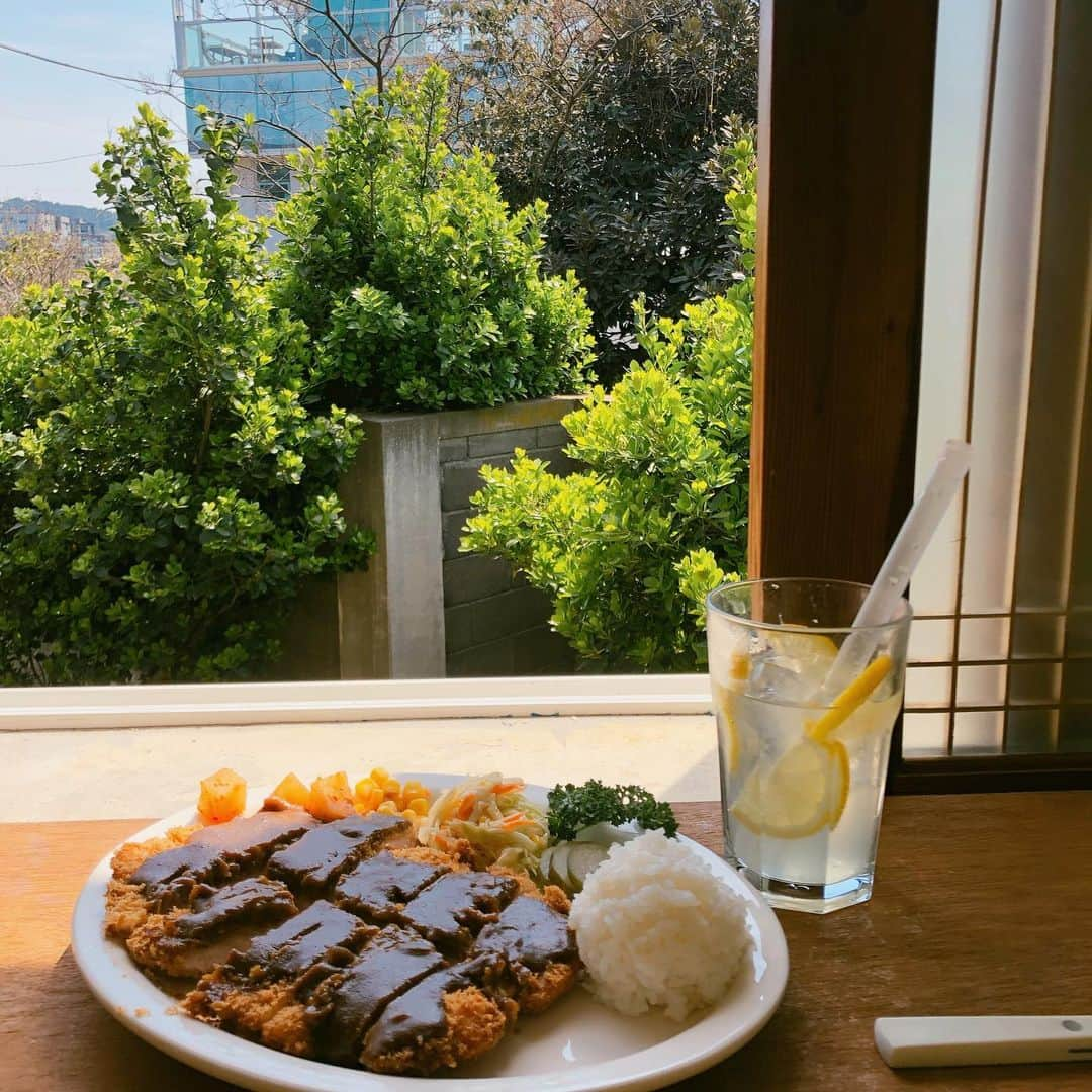 ハヌルさんのインスタグラム写真 - (ハヌルInstagram)「애월에 맛집이 없어서 아쉬웠는데 카츠산도 돈까스 맛집생겼다!!!!!!!!ㅋㅋ 얼굴만한 돈까스랑 육즙팡팡 카츠산도 ㅠㅠ #하늘이의맛집뿌셔 ❤️ . 몽상드애월쪽 모립카페 바로옆에있어용 #애월돈가스집 애월 숨겨진맛즵🤭 @dongas_aewol」4月3日 19時35分 - haneulina