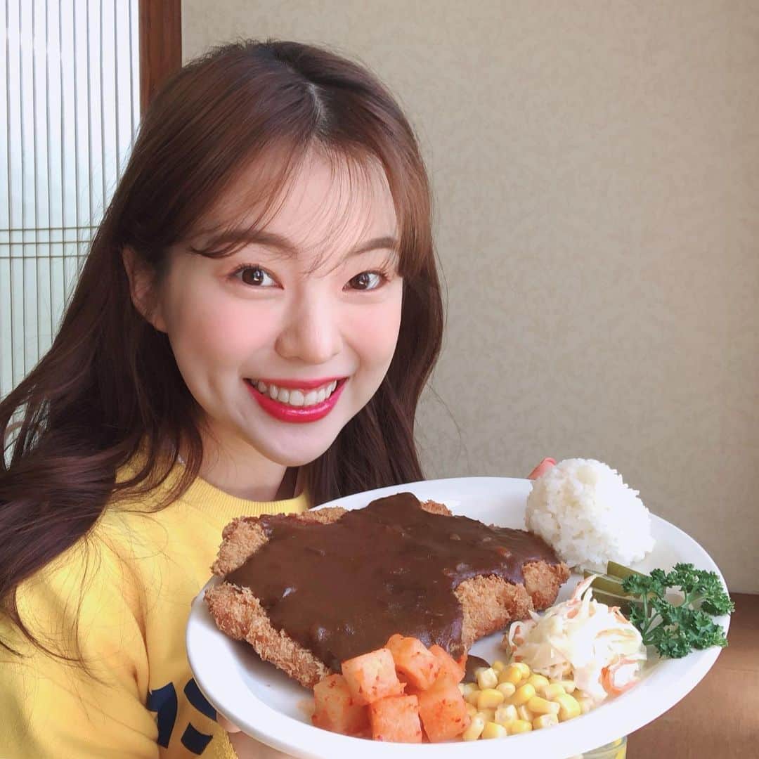 ハヌルさんのインスタグラム写真 - (ハヌルInstagram)「애월에 맛집이 없어서 아쉬웠는데 카츠산도 돈까스 맛집생겼다!!!!!!!!ㅋㅋ 얼굴만한 돈까스랑 육즙팡팡 카츠산도 ㅠㅠ #하늘이의맛집뿌셔 ❤️ . 몽상드애월쪽 모립카페 바로옆에있어용 #애월돈가스집 애월 숨겨진맛즵🤭 @dongas_aewol」4月3日 19時35分 - haneulina