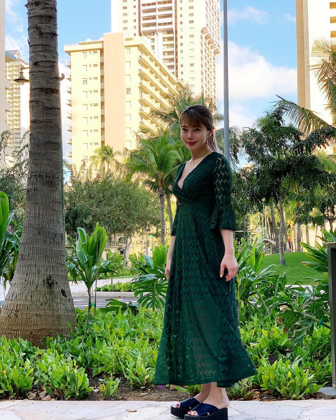 住谷杏奈さんのインスタグラム写真 - (住谷杏奈Instagram)「･ 久しぶりのファッションチェック💃 Hawaii fashion👗 ･ ワンピース @select_mdhcloset  サンダル toryburch ･ #ootd#fashionart #fashion#coordinate #fashiongram #fashionpost#fashiongram  #fashionshow #ootdshare #style #summerfashion #时尚博主 #时尚#服装#패션#패션스타그램 #Hawaiifashion#Hawaii#travel」4月3日 19時38分 - annasumitani