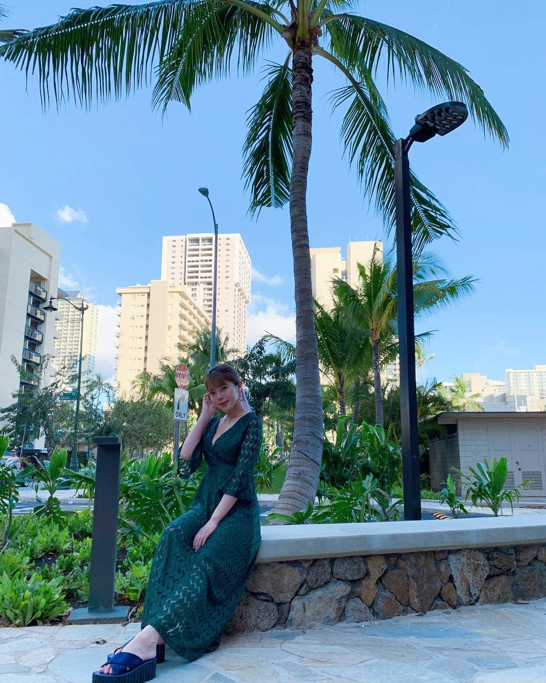 住谷杏奈さんのインスタグラム写真 - (住谷杏奈Instagram)「･ 久しぶりのファッションチェック💃 Hawaii fashion👗 ･ ワンピース @select_mdhcloset  サンダル toryburch ･ #ootd#fashionart #fashion#coordinate #fashiongram #fashionpost#fashiongram  #fashionshow #ootdshare #style #summerfashion #时尚博主 #时尚#服装#패션#패션스타그램 #Hawaiifashion#Hawaii#travel」4月3日 19時38分 - annasumitani