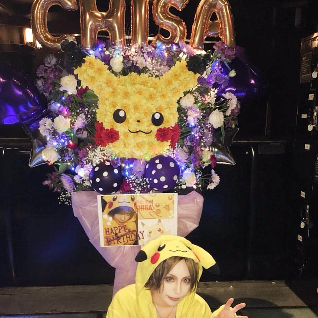 CHISA さんのインスタグラム写真 - (CHISA Instagram)「お花と🌼 #おたおめchisa2019」4月3日 19時53分 - acme_chisa
