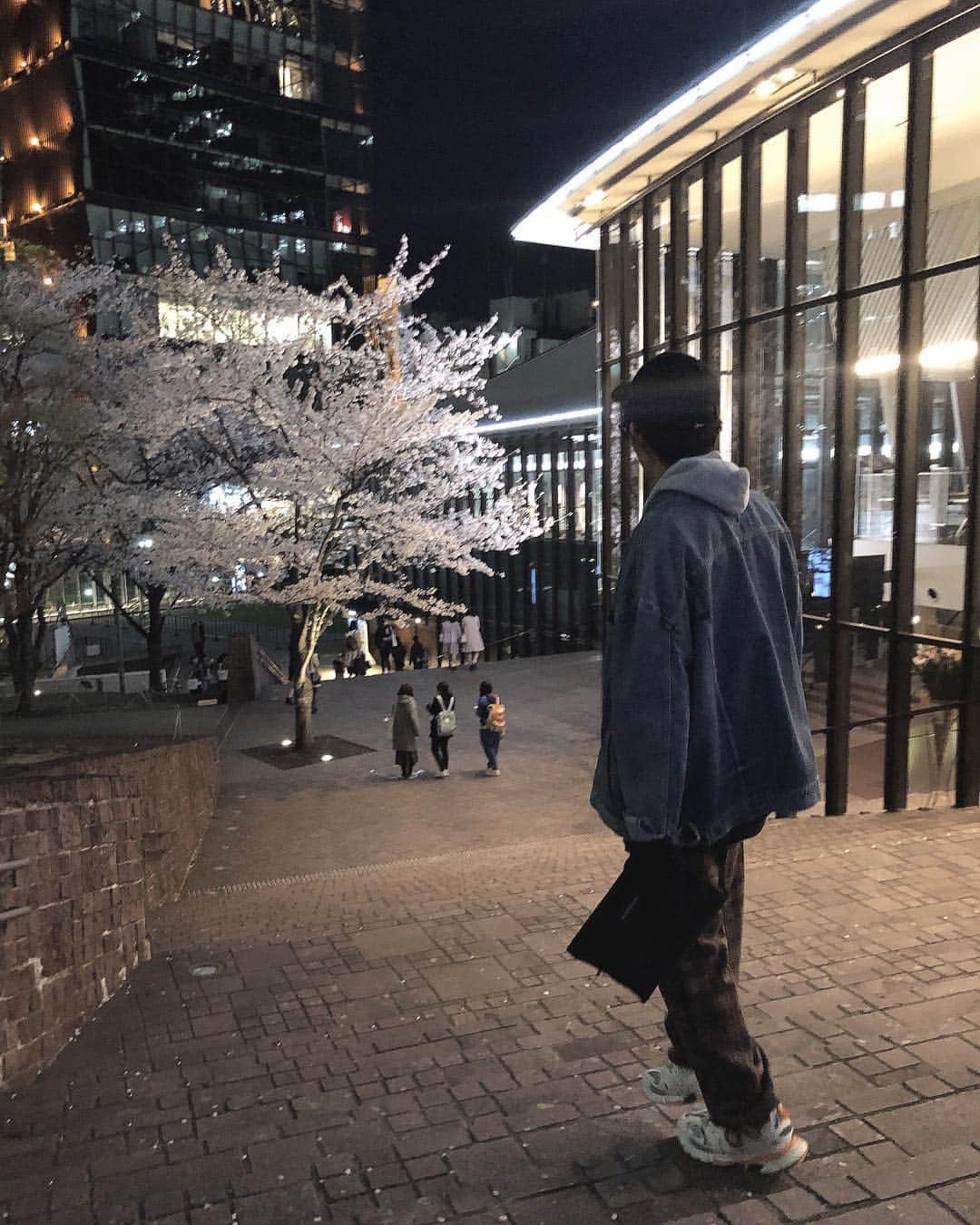 片山良平さんのインスタグラム写真 - (片山良平Instagram)「嫁と夜桜🍡 #さむすぎて #3ぷんもたない #嫁と俺 #。 #夜桜 #花見」4月3日 19時46分 - ryohei_katayama
