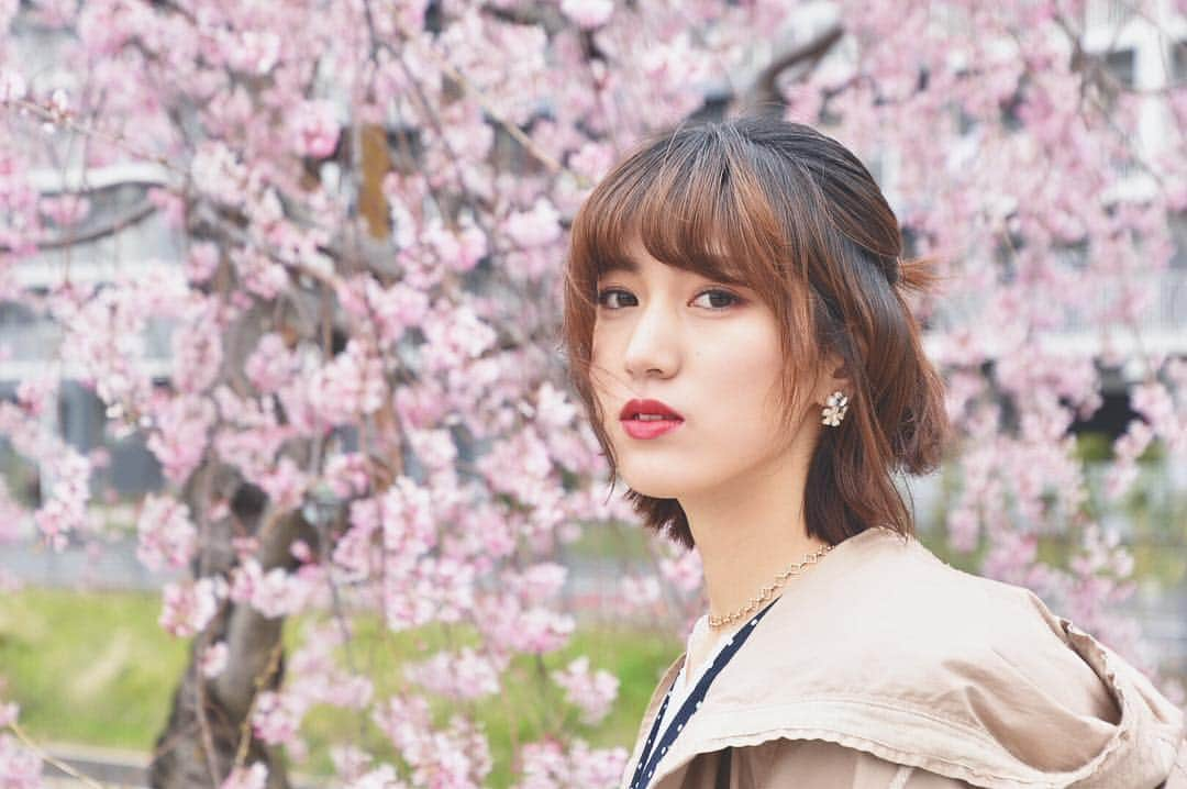 岩下真奈さんのインスタグラム写真 - (岩下真奈Instagram)「📸 #ポートレート #桜 🌸 * 春風に揺られて 舞い上がったり散ったり でもみんなそれを楽しんでる 恋みたいな季節 蕾も花も散り際も全部綺麗なの 私も楽しんでる1人 . . . #春 #お花見 #桜ポートレート #spring  #ファインダー越しの私の世界 #撮影依頼募集中 #ポートレートモデル希望 #被写体 #被写体になります #ポートレート女子 #モデル #おしゃれさんと繋がりたい #いいね返し #いいねした人で気になった人フォロー #フォロー大歓迎 #フォローバック  #model #portrait #camera #photography #portraitphotography #fff #followme #follow #likeforlikes #instagram #instagramer」4月3日 19時48分 - mana_mdleam