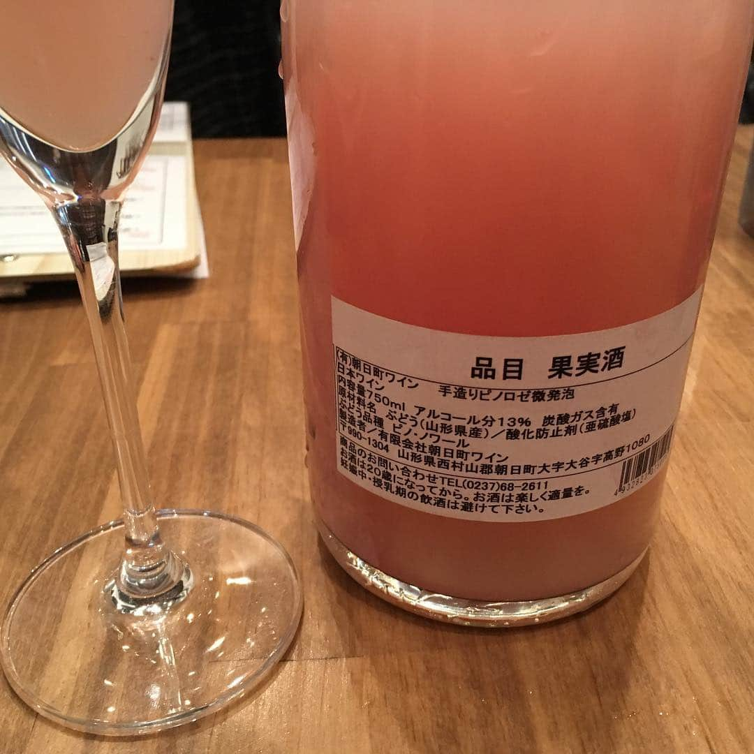 ひぐち君さんのインスタグラム写真 - (ひぐち君Instagram)「観劇後、新宿葡庵へ🍷 辰巳会長、菅沼さん、寺田さんと、なぜかたかまつなな😁 #手造りピノロゼ微発泡 #pinotnoir  #朝日町ワイン 山形県 #sauvignonblanc 2017 #シャトージュン #山梨県 #名子山 2017 #cabernetsauvignon  #merlot #酒井ワイナリー #山形県 #ヤマブドウ 2017 #yamabudo #齊藤ぶどう園 #千葉県 #新宿葡庵  #新宿二丁目  #日本ワイン 🇯🇵 #japanesewine #vinjaponais  #wine #vin #vino #winetime #winelover #instawine #wineexpert  #tokyo #新宿 #日本のワインを愛する会 🍷」4月3日 19時50分 - higehiguchi