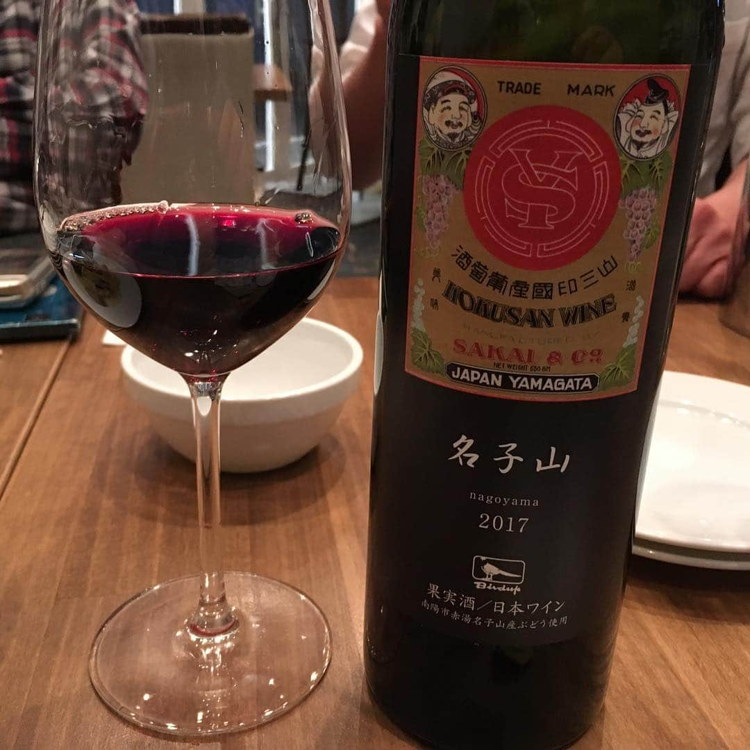 ひぐち君さんのインスタグラム写真 - (ひぐち君Instagram)「観劇後、新宿葡庵へ🍷 辰巳会長、菅沼さん、寺田さんと、なぜかたかまつなな😁 #手造りピノロゼ微発泡 #pinotnoir  #朝日町ワイン 山形県 #sauvignonblanc 2017 #シャトージュン #山梨県 #名子山 2017 #cabernetsauvignon  #merlot #酒井ワイナリー #山形県 #ヤマブドウ 2017 #yamabudo #齊藤ぶどう園 #千葉県 #新宿葡庵  #新宿二丁目  #日本ワイン 🇯🇵 #japanesewine #vinjaponais  #wine #vin #vino #winetime #winelover #instawine #wineexpert  #tokyo #新宿 #日本のワインを愛する会 🍷」4月3日 19時50分 - higehiguchi