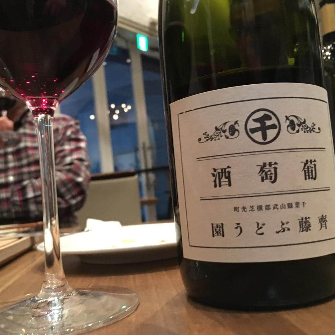 ひぐち君さんのインスタグラム写真 - (ひぐち君Instagram)「観劇後、新宿葡庵へ🍷 辰巳会長、菅沼さん、寺田さんと、なぜかたかまつなな😁 #手造りピノロゼ微発泡 #pinotnoir  #朝日町ワイン 山形県 #sauvignonblanc 2017 #シャトージュン #山梨県 #名子山 2017 #cabernetsauvignon  #merlot #酒井ワイナリー #山形県 #ヤマブドウ 2017 #yamabudo #齊藤ぶどう園 #千葉県 #新宿葡庵  #新宿二丁目  #日本ワイン 🇯🇵 #japanesewine #vinjaponais  #wine #vin #vino #winetime #winelover #instawine #wineexpert  #tokyo #新宿 #日本のワインを愛する会 🍷」4月3日 19時50分 - higehiguchi