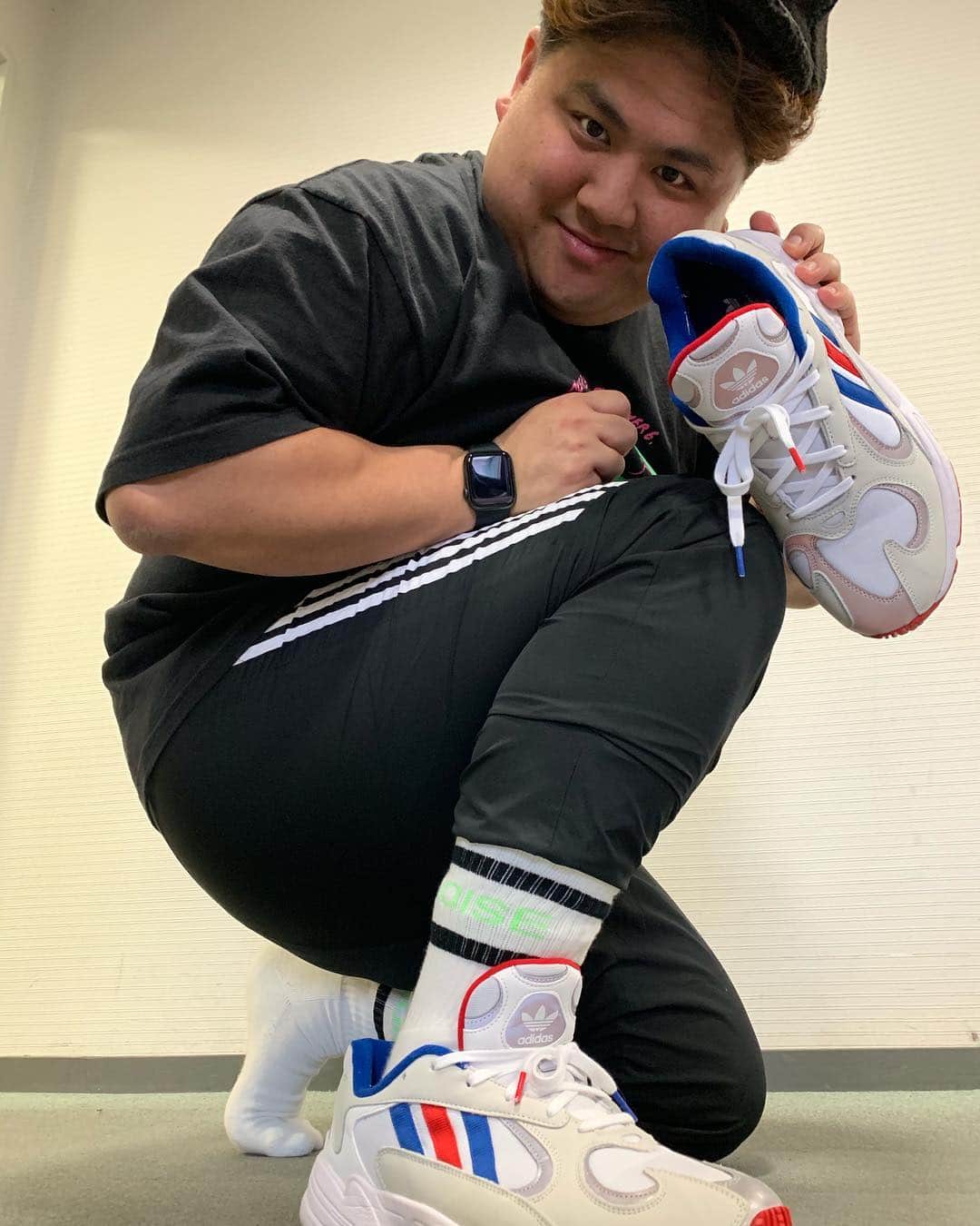 池田真一のインスタグラム：「見て見てー！ adidas YUNG-1 atmosめちゃくちゃ渋い！最高！めちゃくちゃお気に入りー！」