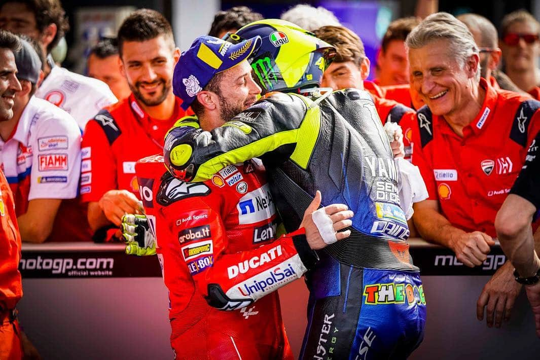 バレンティーノ・ロッシさんのインスタグラム写真 - (バレンティーノ・ロッシInstagram)「Termas de Rio Hondo,Argentina  Good time after the Race 📸 @falex79 @gigisoldano @motogp @camilss @jesusrobledo」4月3日 20時11分 - valeyellow46